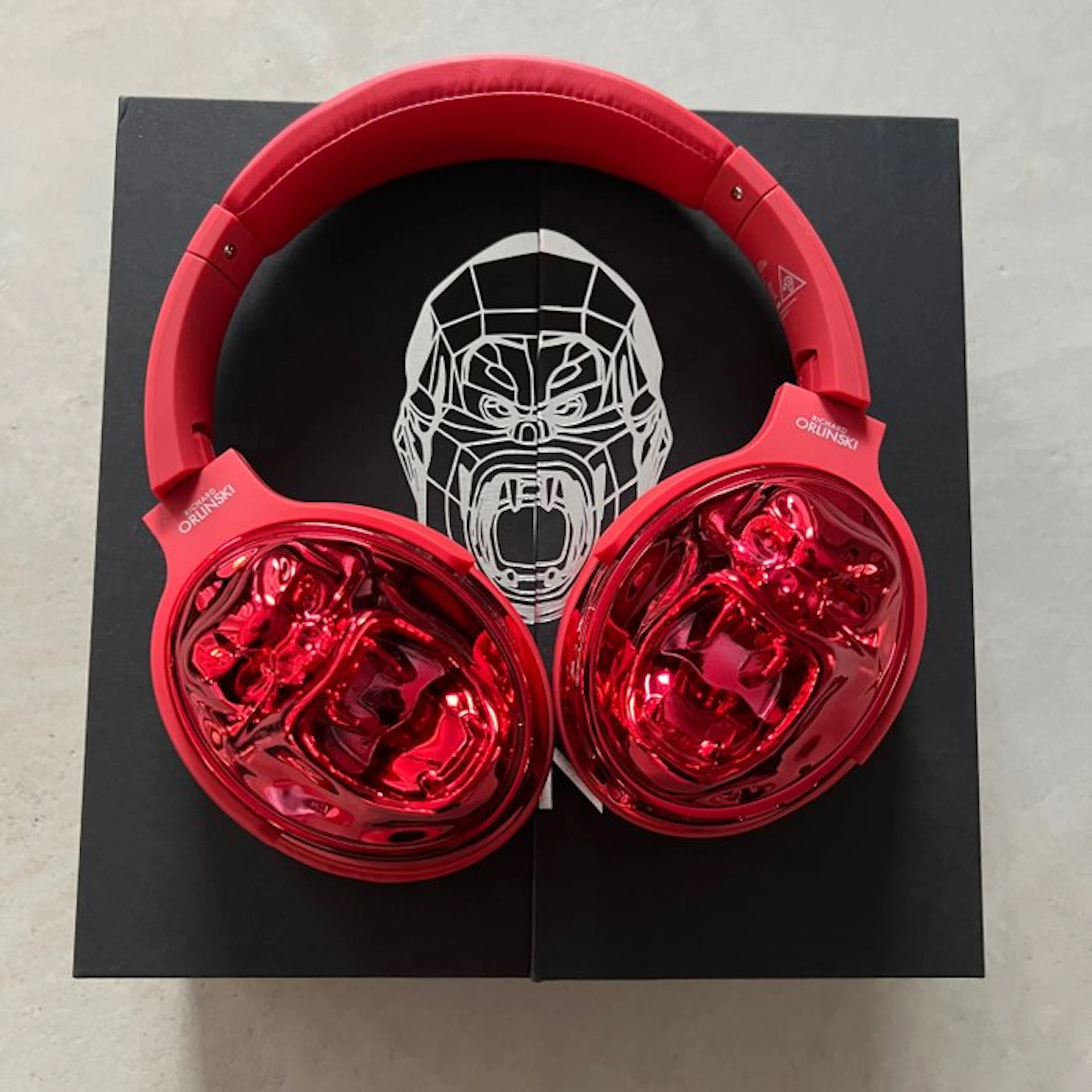 Richard Orlinski (1966) - Headphones King Kong - Red Metallic (incl