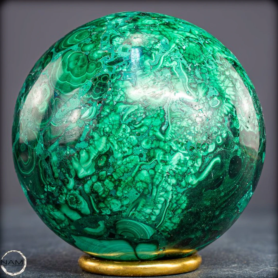 The Depth of the Green – Natural malachite sphere from the Congo.- 1124.09 g
