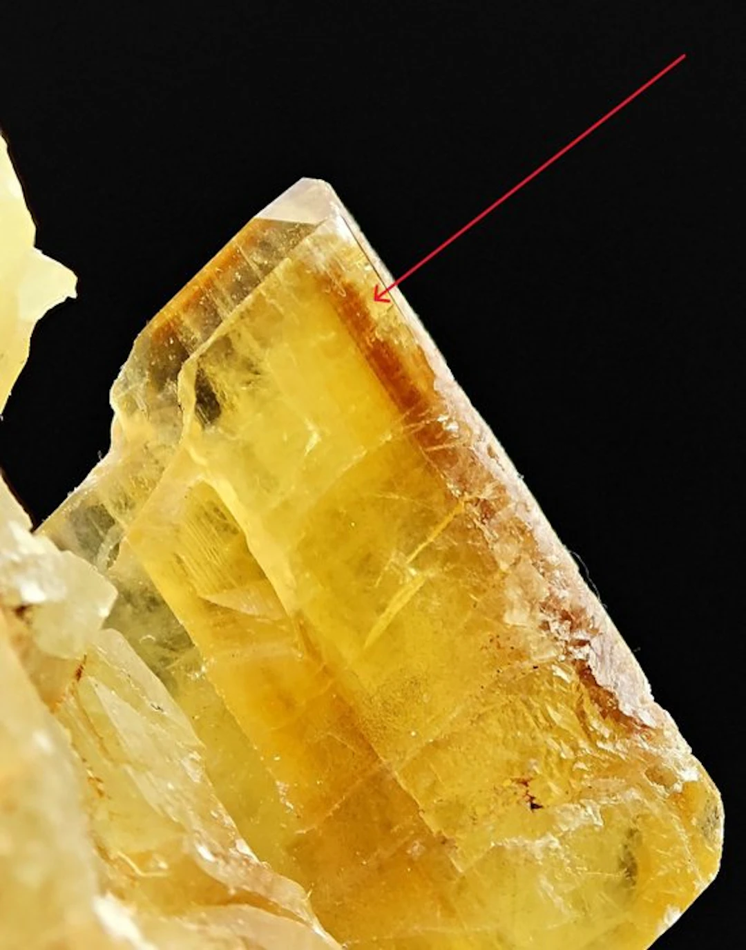 Yellow honey-stained barite aesthetic with phantom