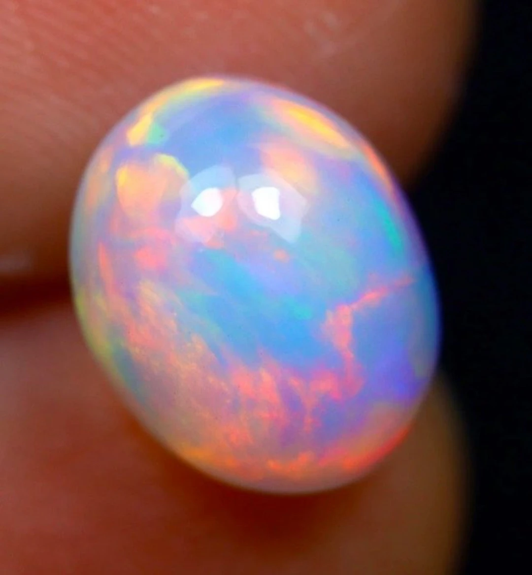 Opal Cabochon - Height: 10 mm - Width: 8 mm- 0.49 g - (1)