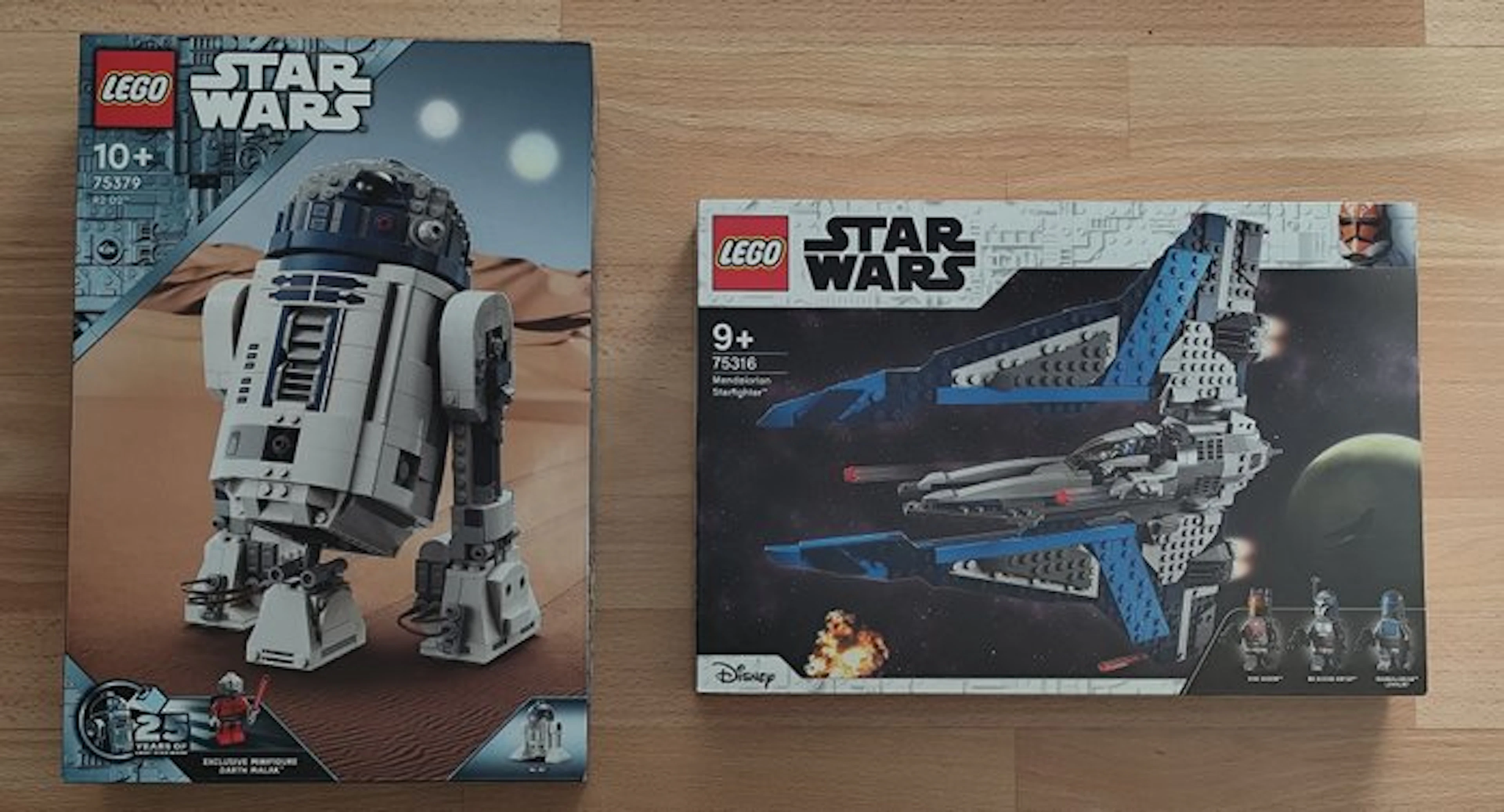 LEGO Set - Star Wars - 75379 R2-D2 / 75316 Mandalorian Starfighter