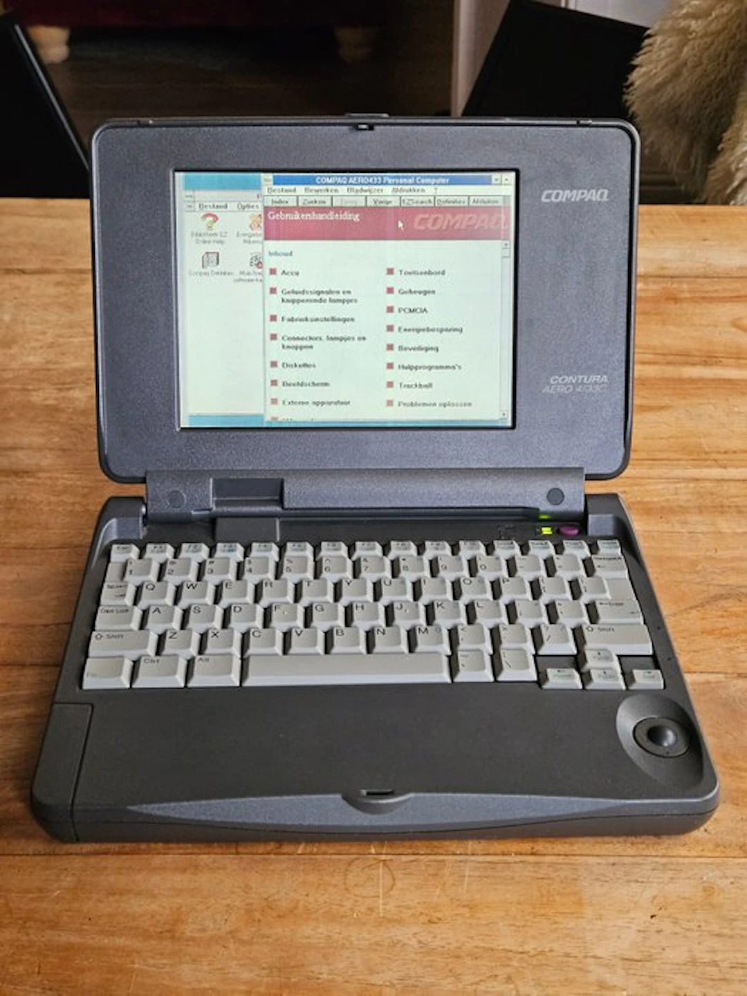 Compaq Contura Aero 4/33C - Laptop