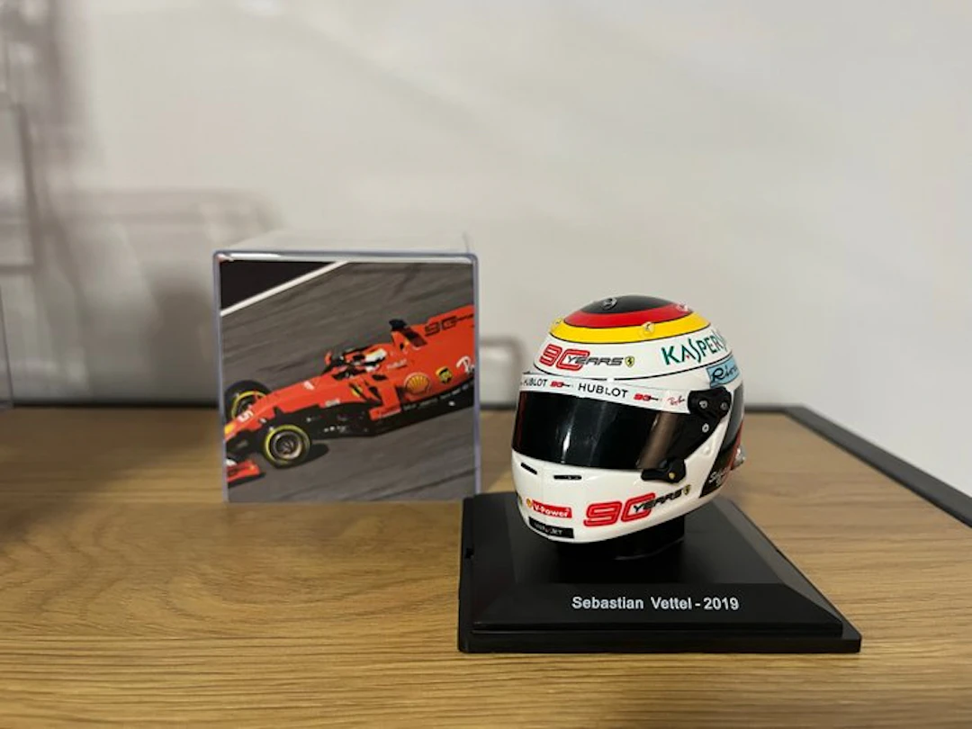 Spark 1:5 - Model car - Sebastian Vettel Ferrari Special...
