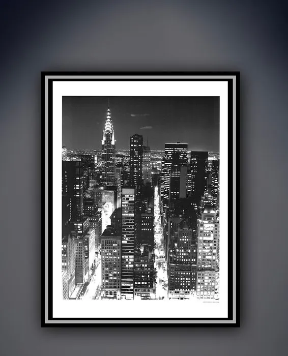 Christopher Bliss - “Skyline at Night”. - 80 x 60 cm.
