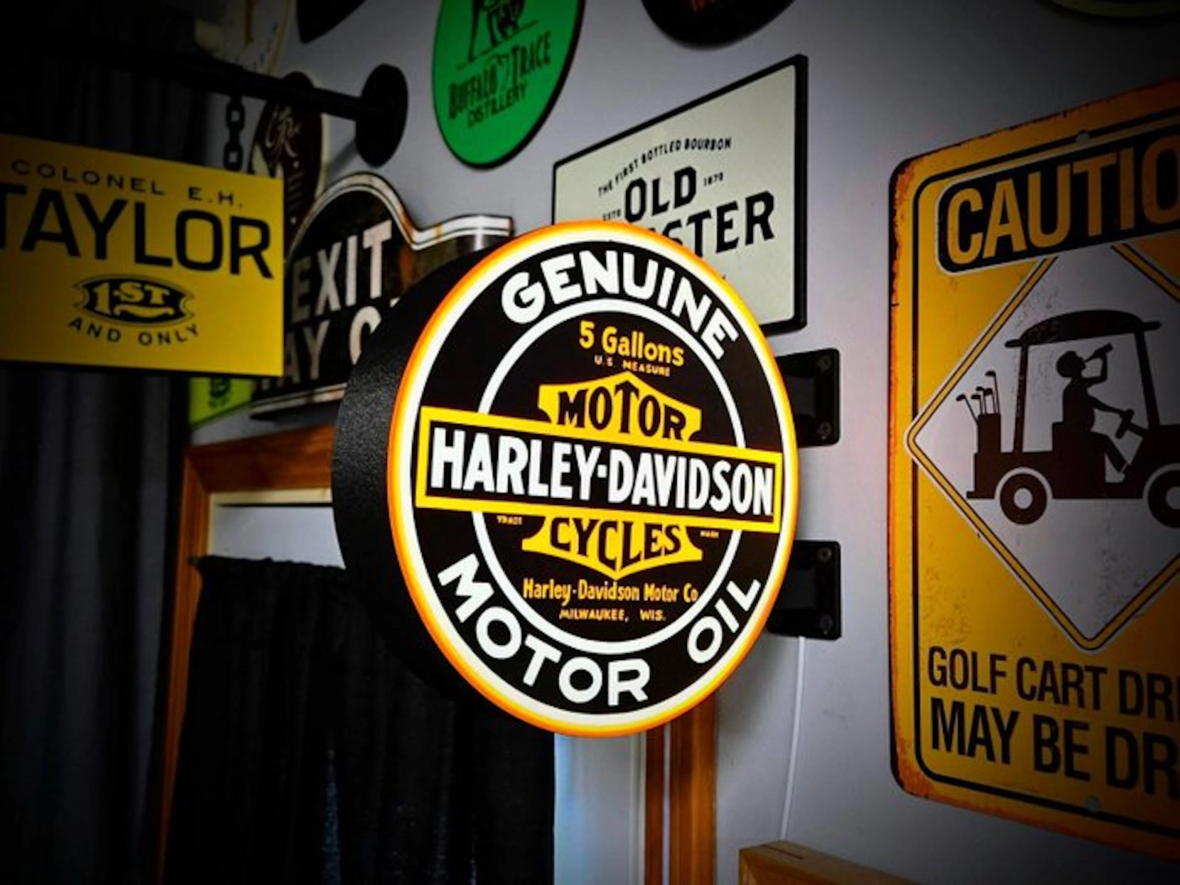 Harley-Davidson double-sided hanging illuminated sign. - Harley-Davidson - 2025