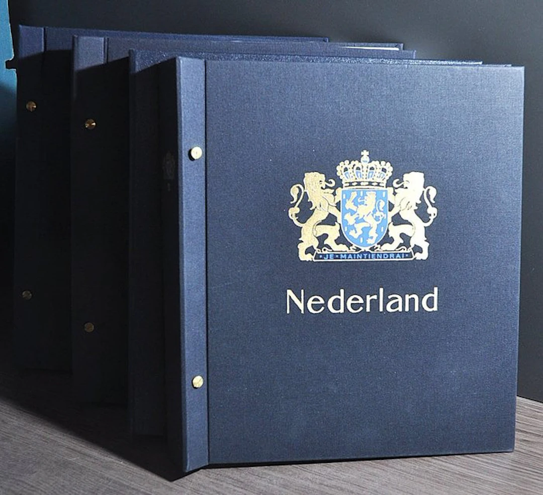 Accessories in the Netherlands - A box full of empty DAVO...