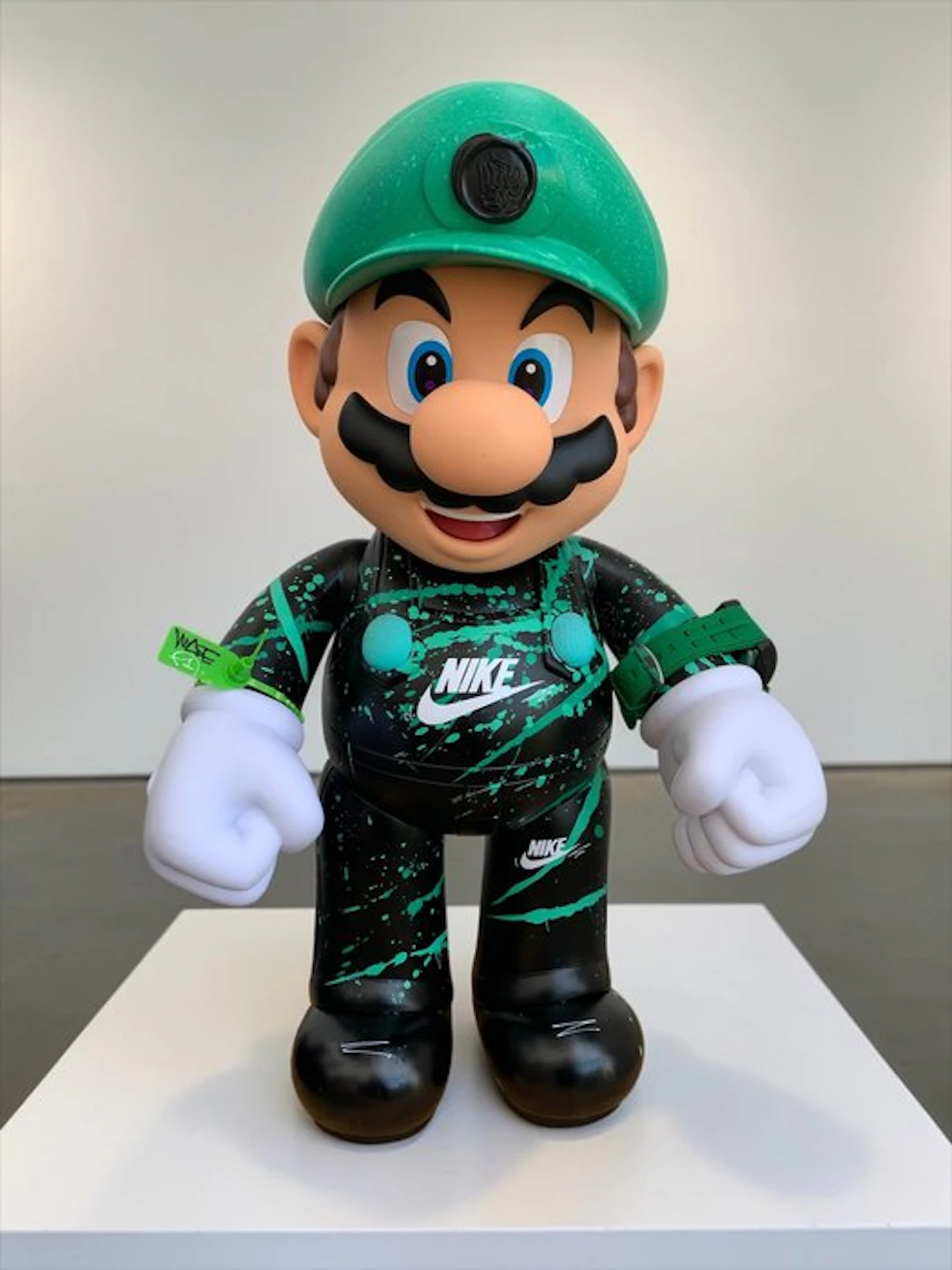 WASE - Figurine - SUPER MARIO NIKE AIR CUSTOM STYLE - Resin