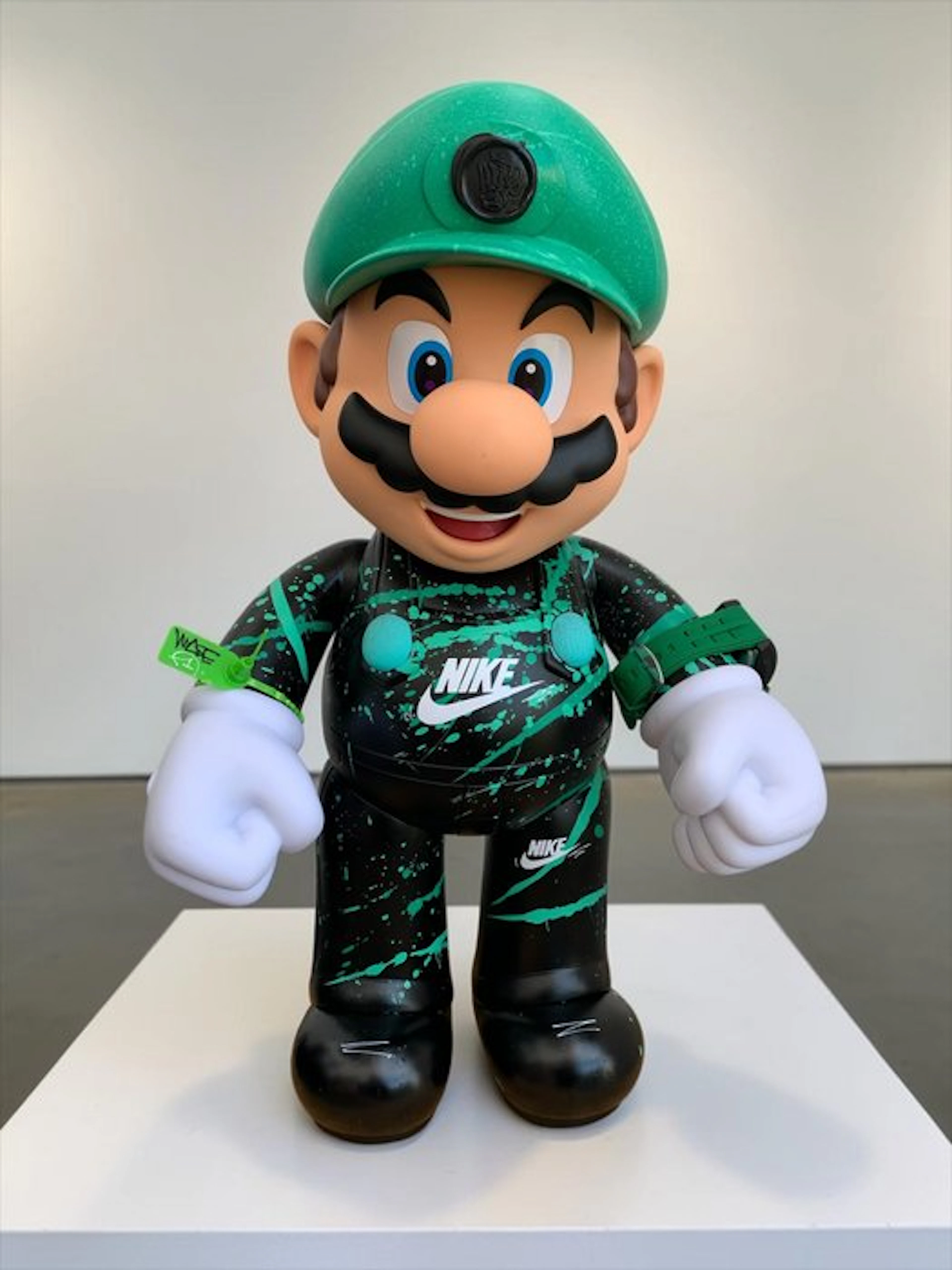WASE - Figurine - SUPER MARIO NIKE AIR CUSTOM STYLE - Resin