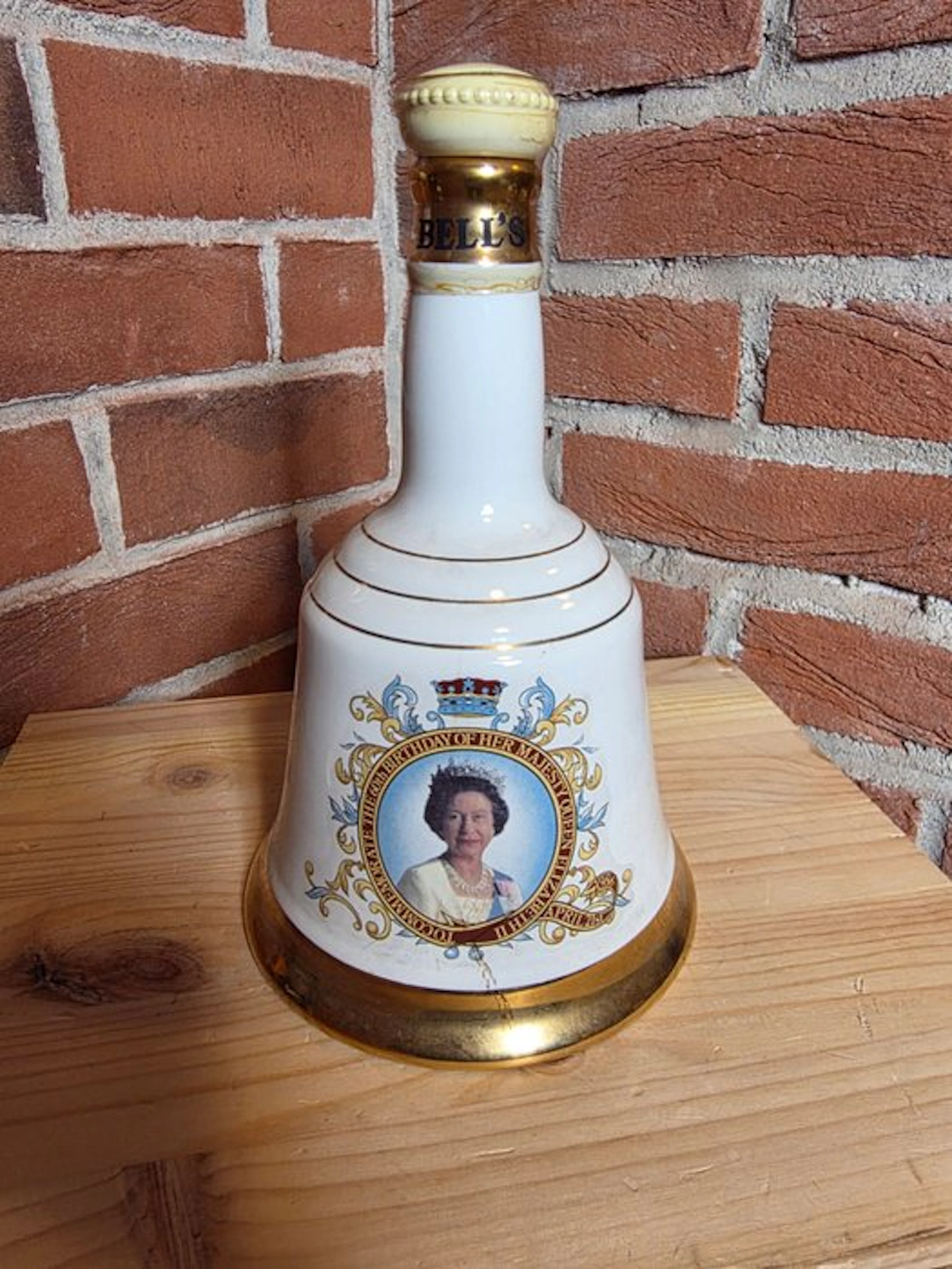 Bell's Decanter 60th Birthday Queen Elizabeth II 1986 - 75cl
