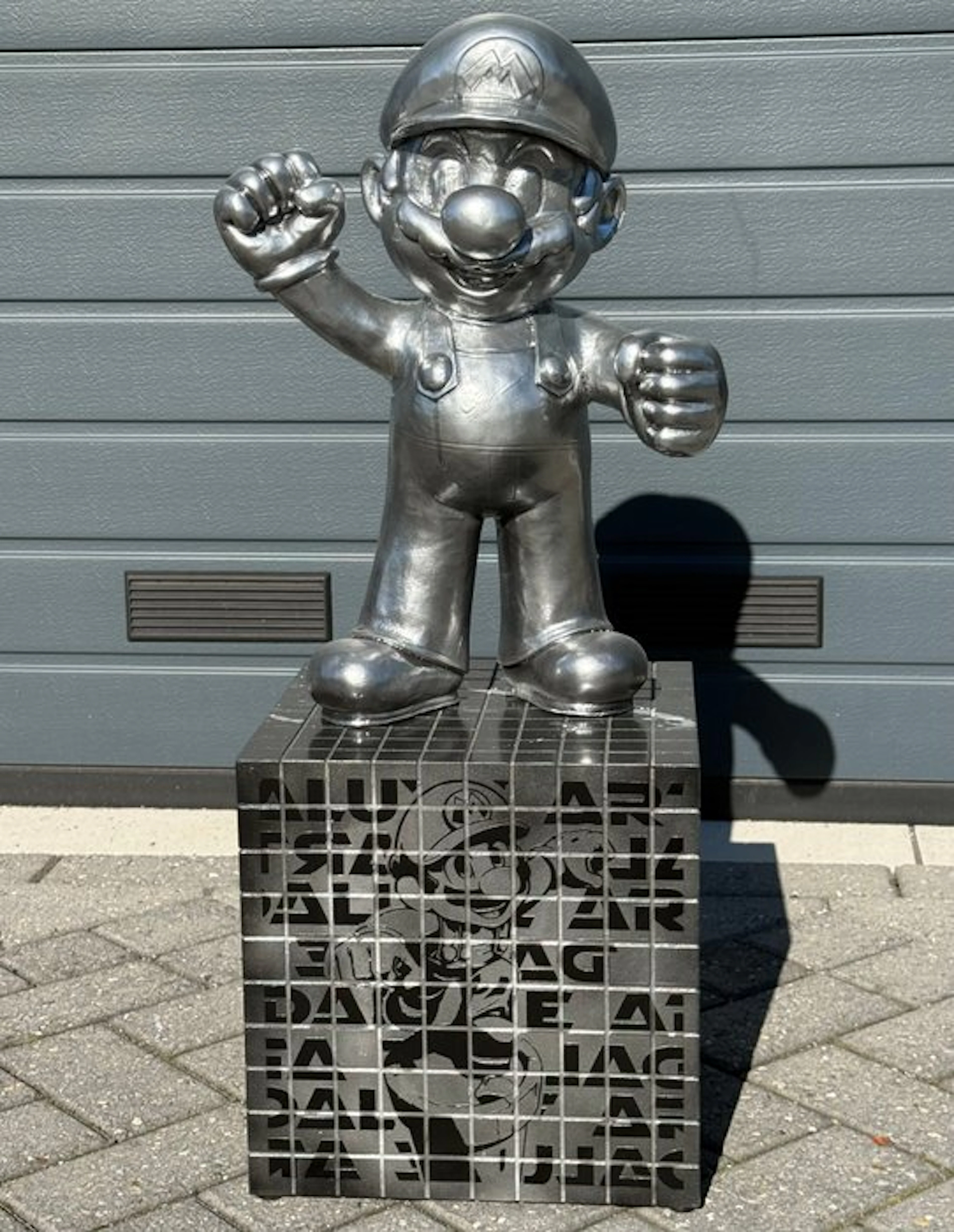 Daluxe Art - 1999 • XXL Silver Mario Display – 80 CM