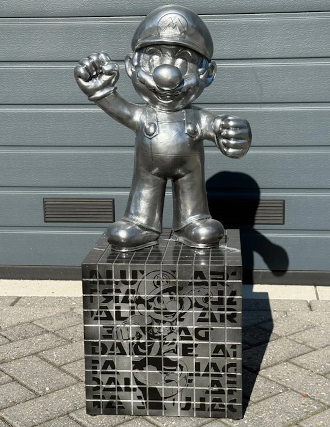 Daluxe Art - 1999 • XXL Silver Mario Display – 80 CM