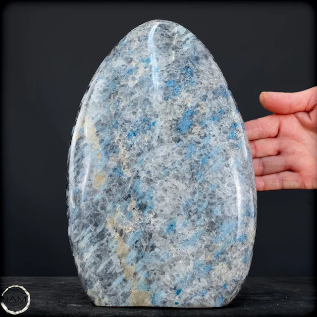 Natural K2 freeform – an extraordinary combination of...