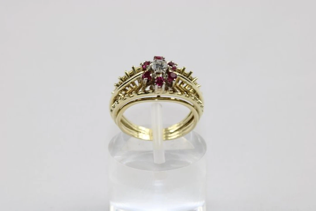 Ring - 14 kt. Yellow gold - 0.17ct. tw. Diamond (Natural) - Ruby