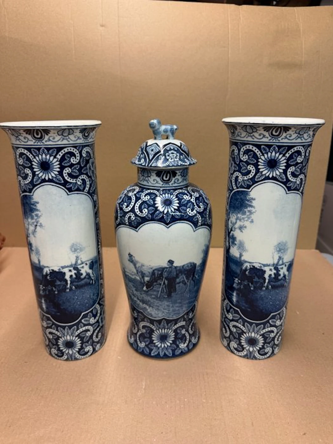 Petrus Regout - Vase (3) - Earthenware - Delft blue cabinet hardware set