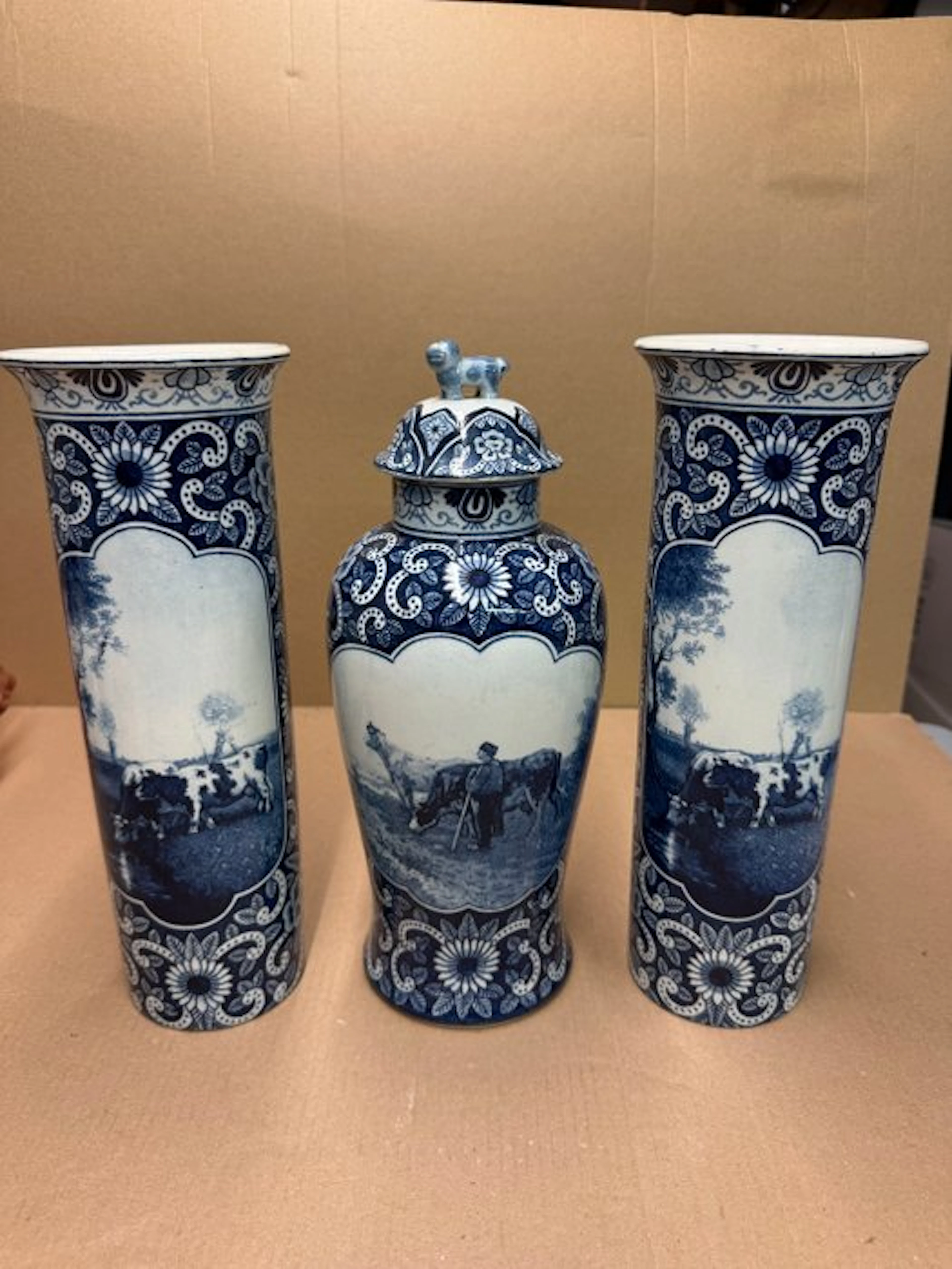 Petrus Regout - Vase (3) - Earthenware - Delft blue cabinet hardware set