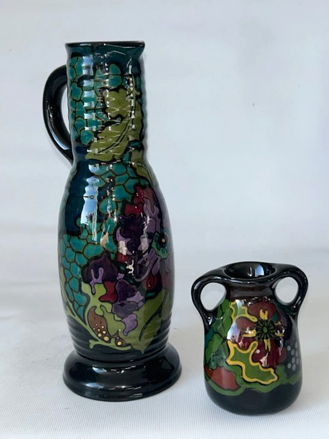 Regina Kunstaardewerkfabriek - Vase (2) - a can and a...