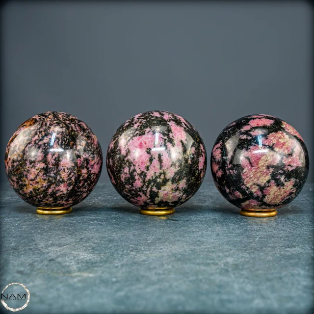 Natural rhodonite spheres – Set of three expressive specimens- 2302.31 g - (3)