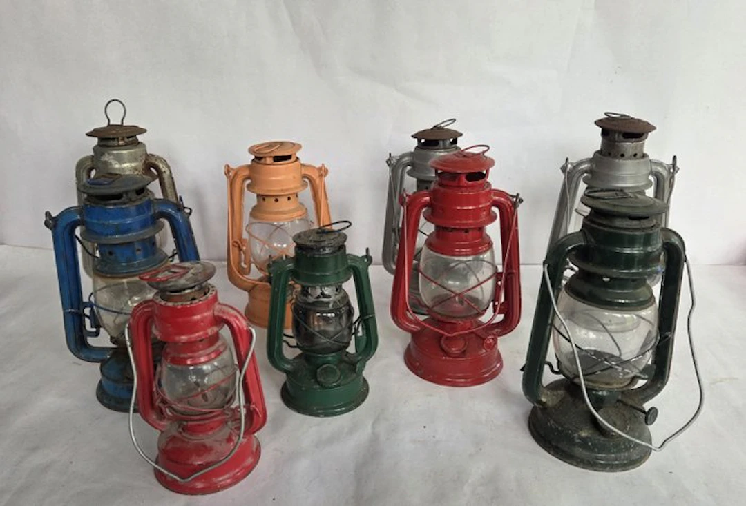 Oil lamp (9) - Various models - Iron, glass and cotton wick