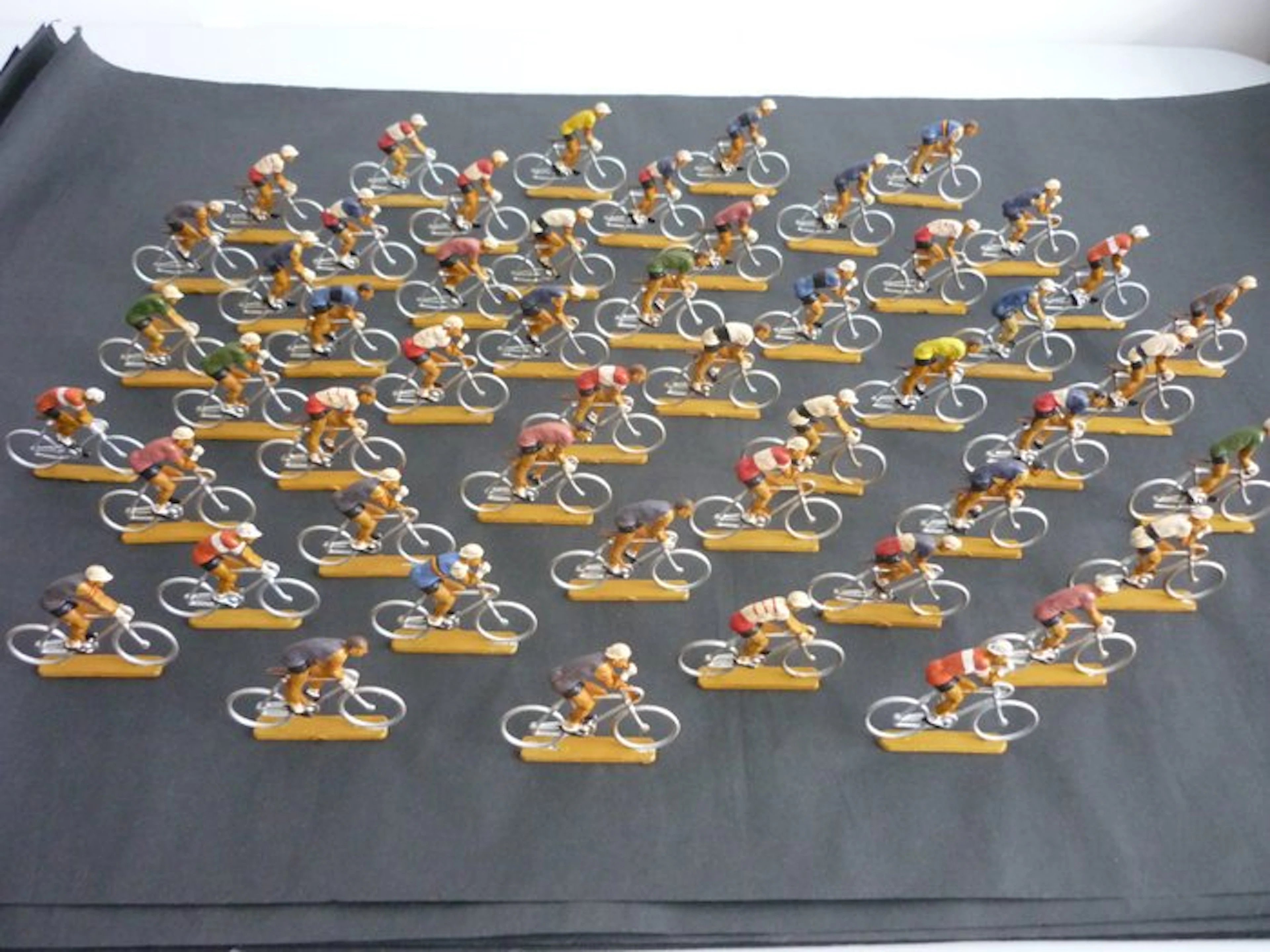 Lot de 51 cyclistes Starlux. 1:32 - Model bicycle (51)