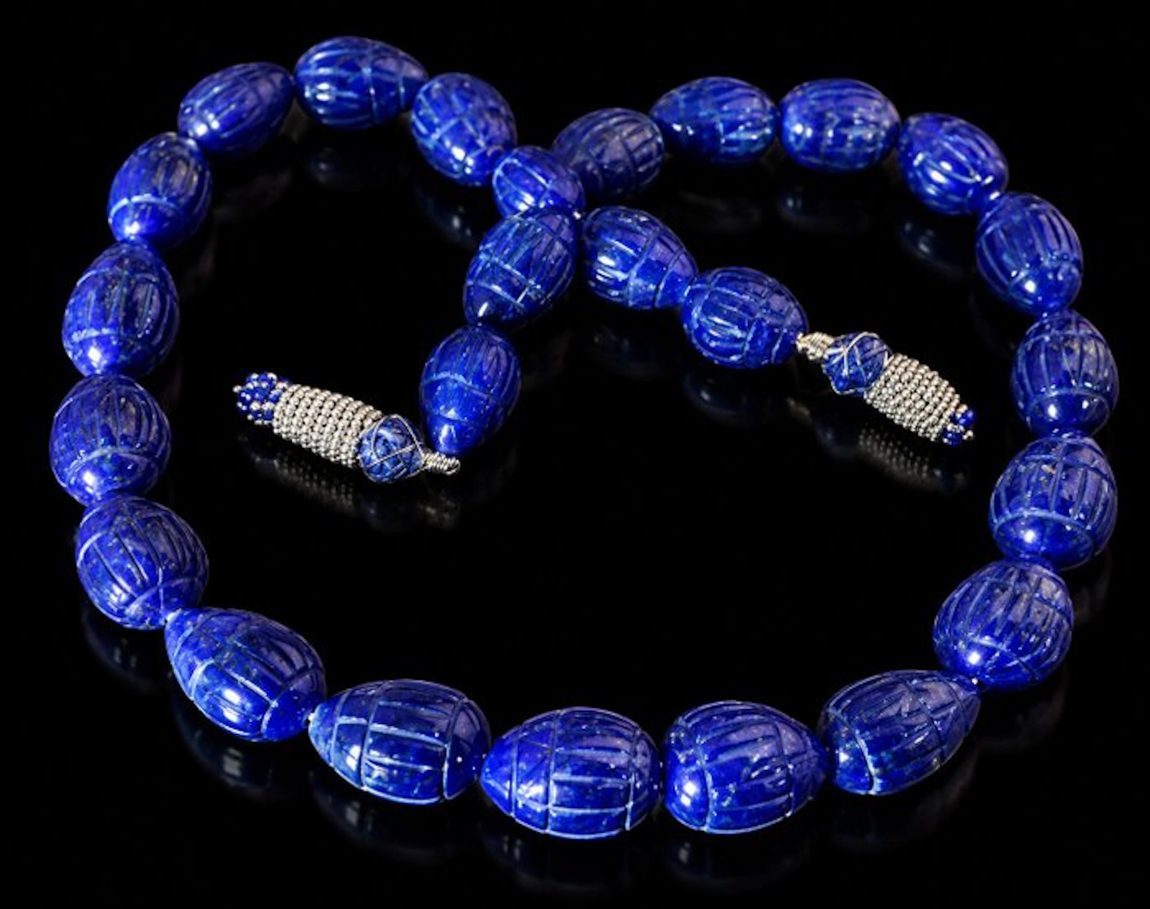 Natural blue sapphires - strand of 25 carved beads - 515...