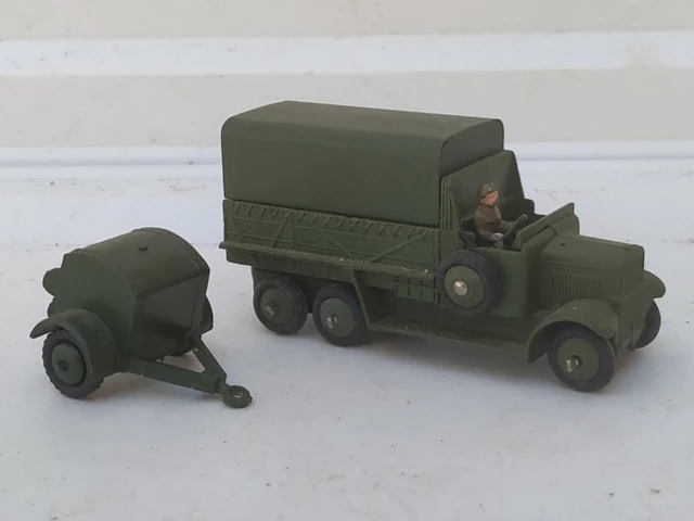 Dinky Toys 1:48 - Model military vehicle (2) - Pre War...