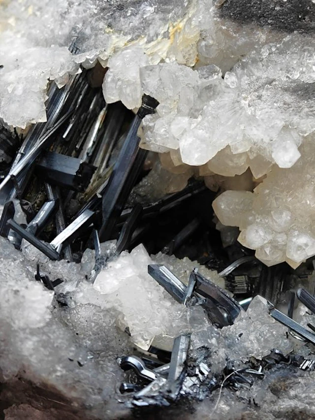 RARE STIBNITE