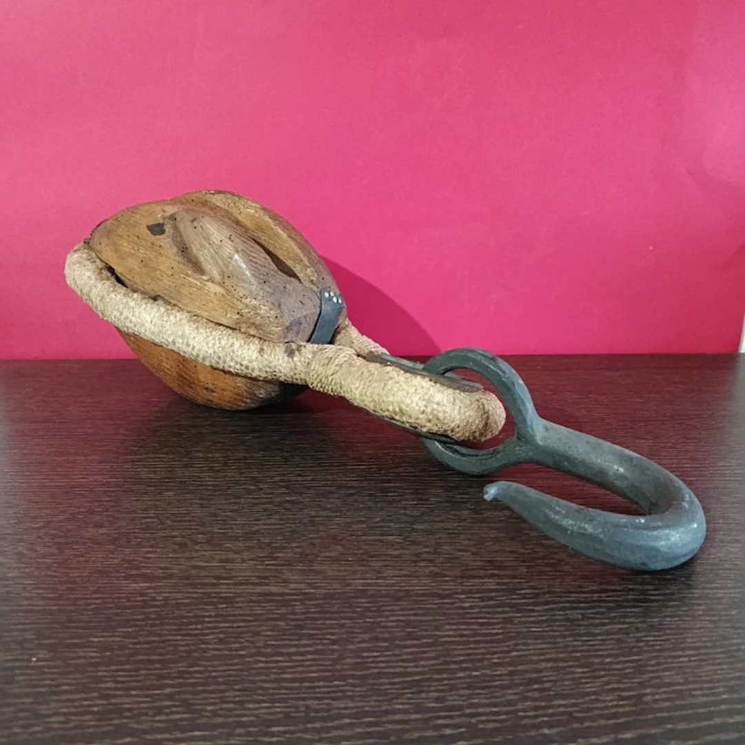 Maritime object - Cast iron- Large nautical pulley, heavy-duty.