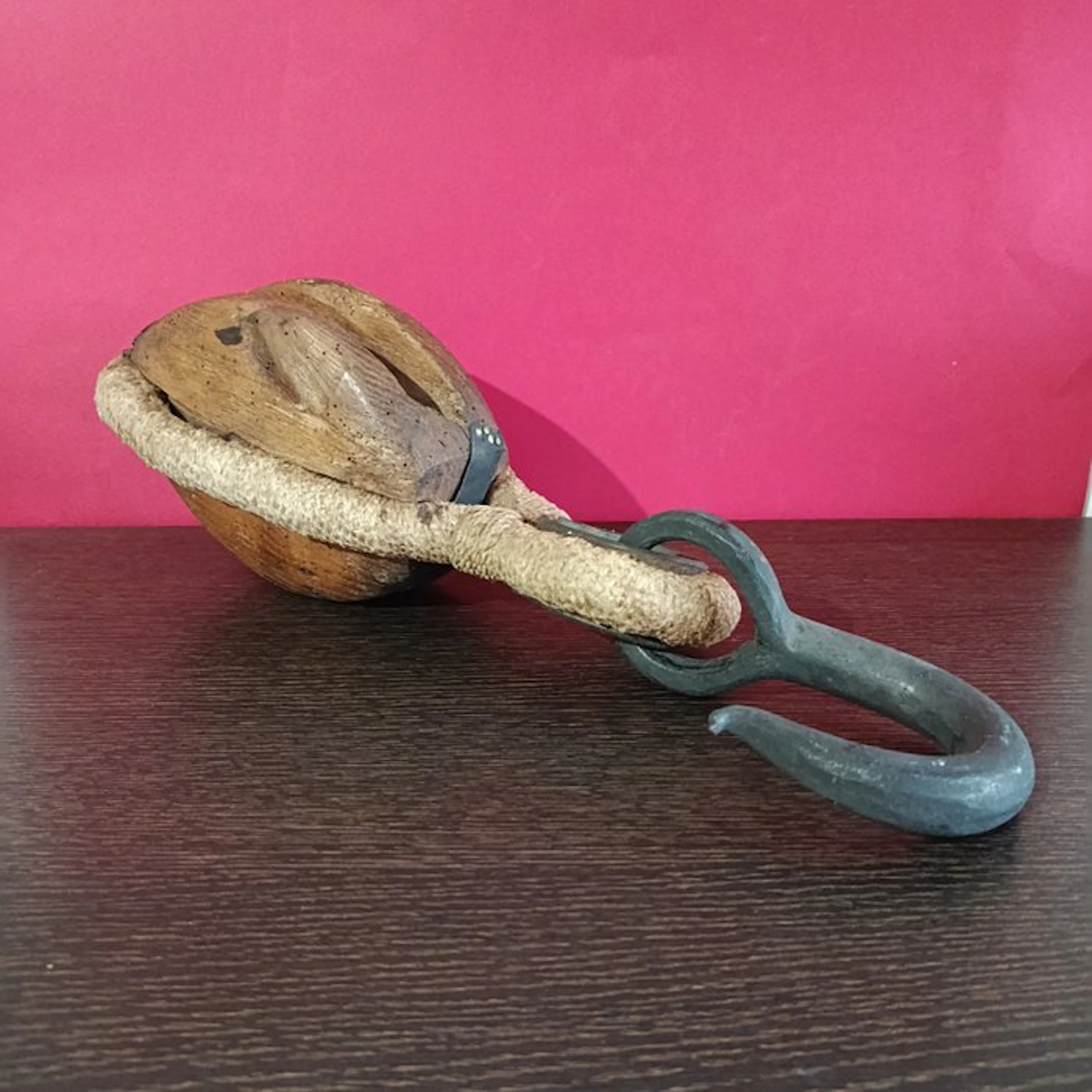Maritime object - Cast iron- Large nautical pulley, heavy-duty.