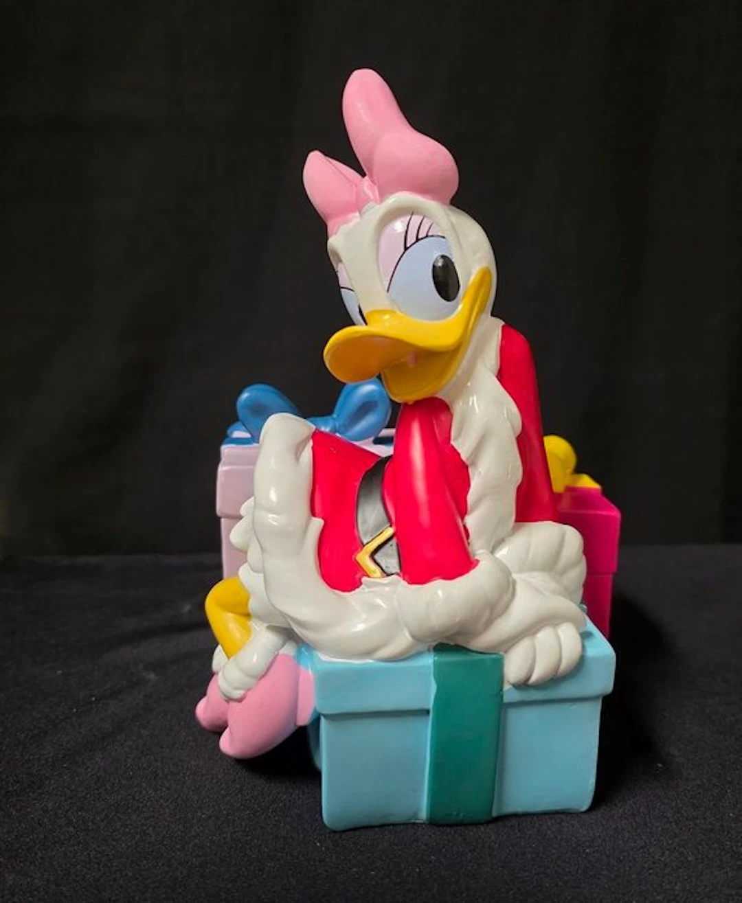 Daisy Duck - 1 Disney Home Seasonal Statue - Disney Home - 2026