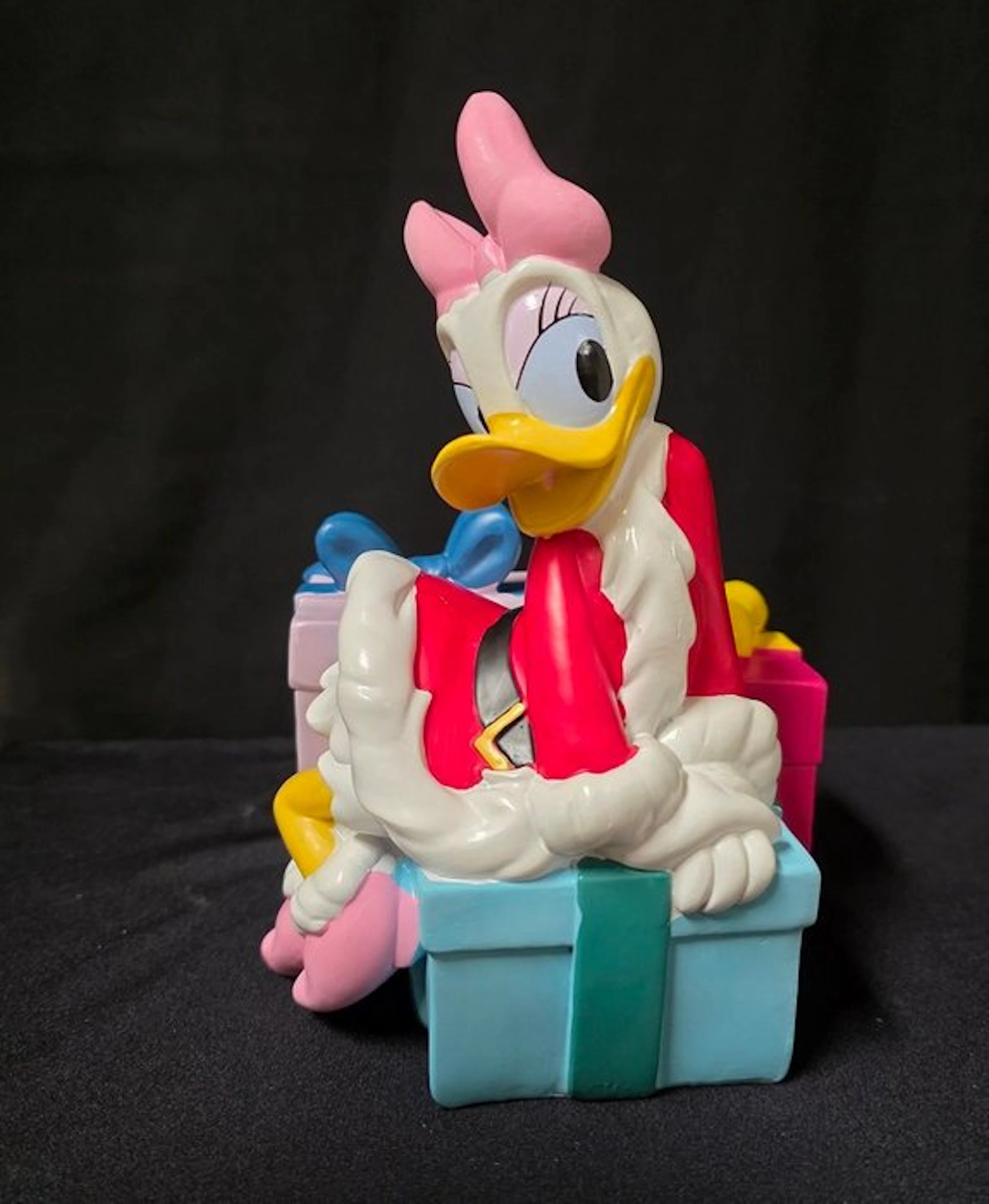 Daisy Duck - 1 Disney Home Seasonal Statue - Disney Home - 2026