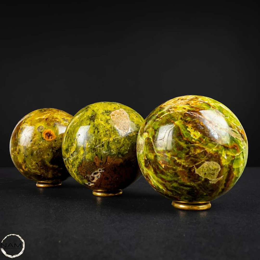 Green Opal Set – Three natural stone spheres in timeless...