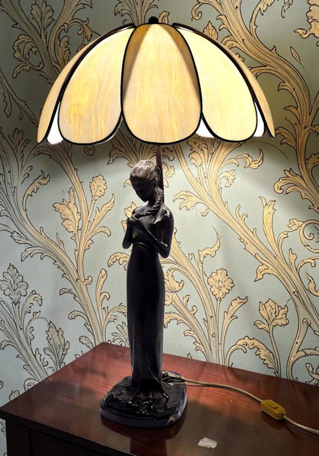 Capolavoro d'Atmosfera Liberty: Lampada Scultorea in...