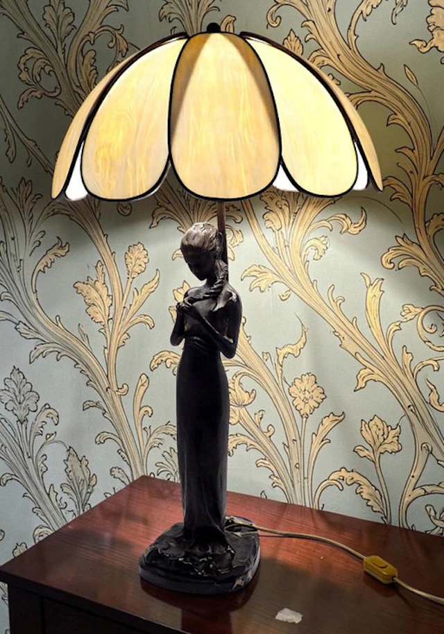 Capolavoro d'Atmosfera Liberty: Lampada Scultorea in...