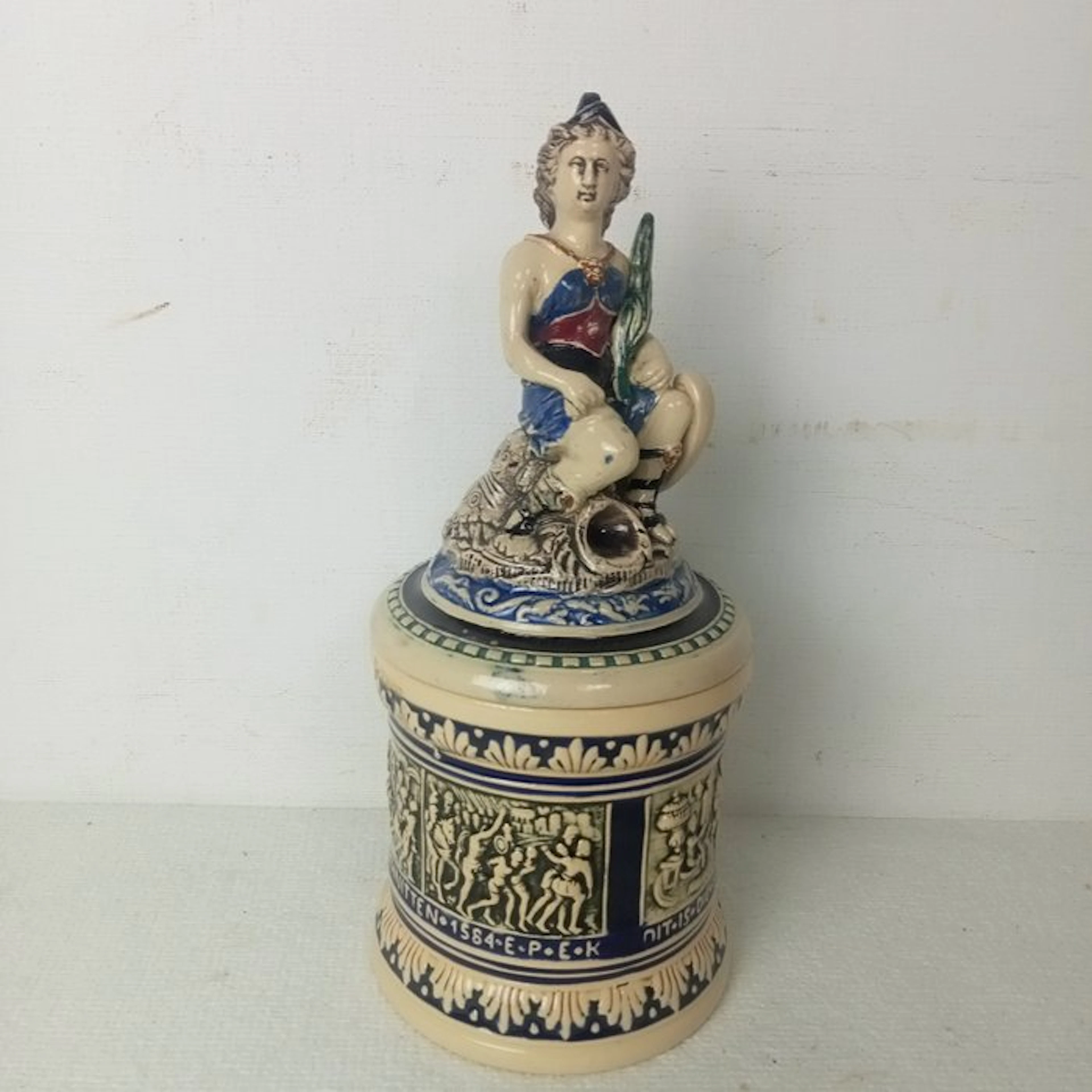 Marzi & Remy - Ement Pesch en Engel Kran - Tobacco jar...