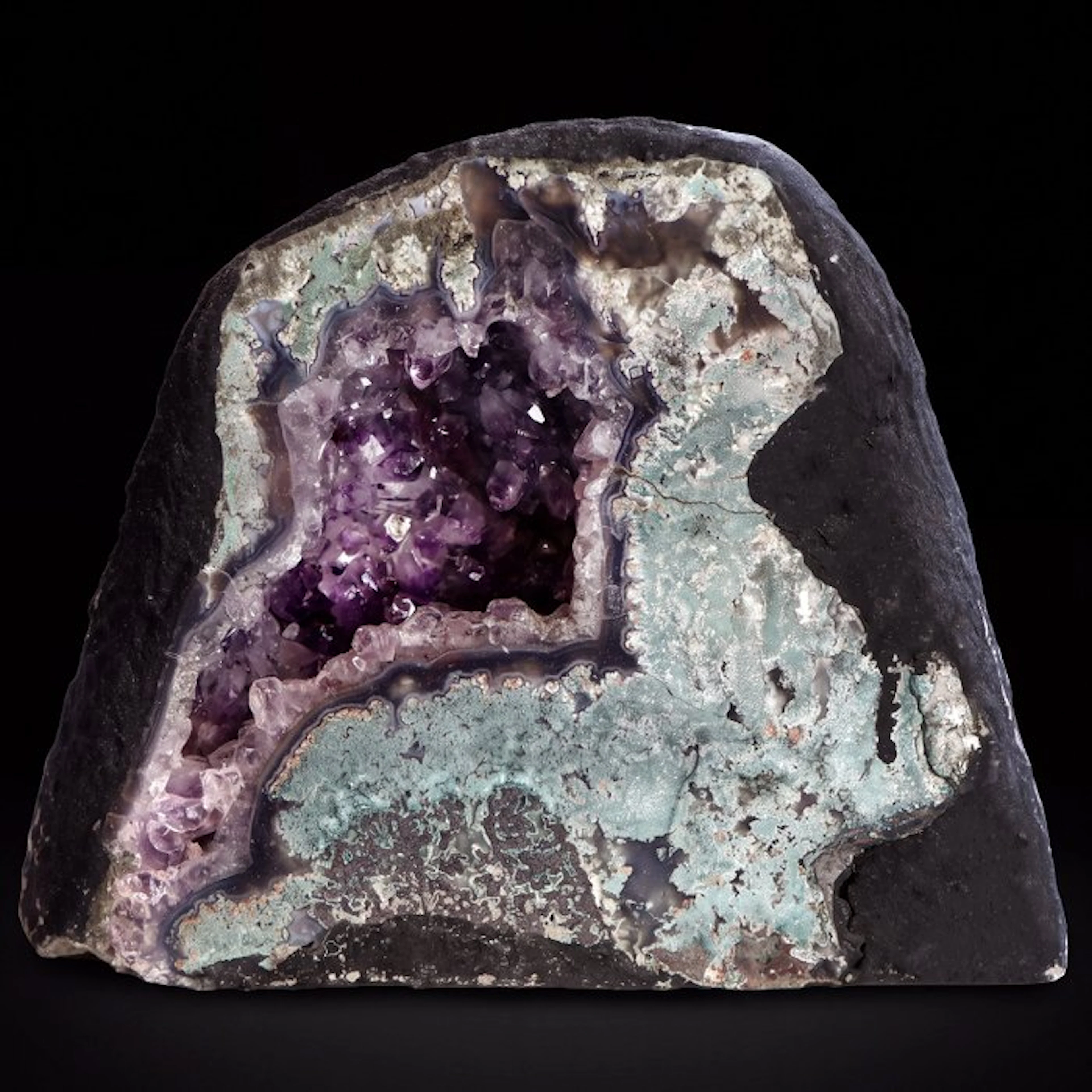 Amethyst & Jasper - Geode - 17x20x12 cm- 4.2 kg