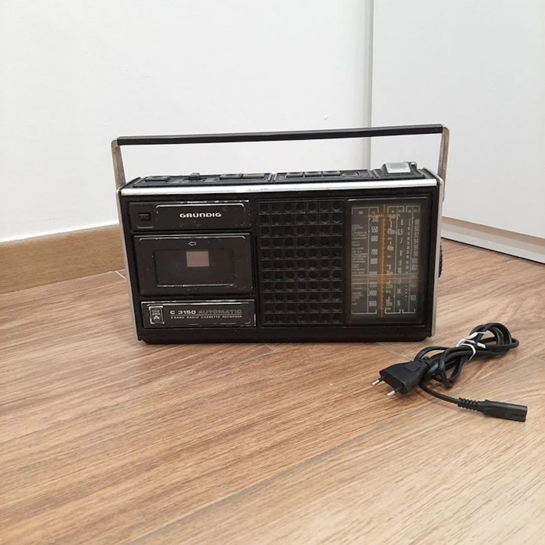 Grundig - C 3150 Automatic Portable radio