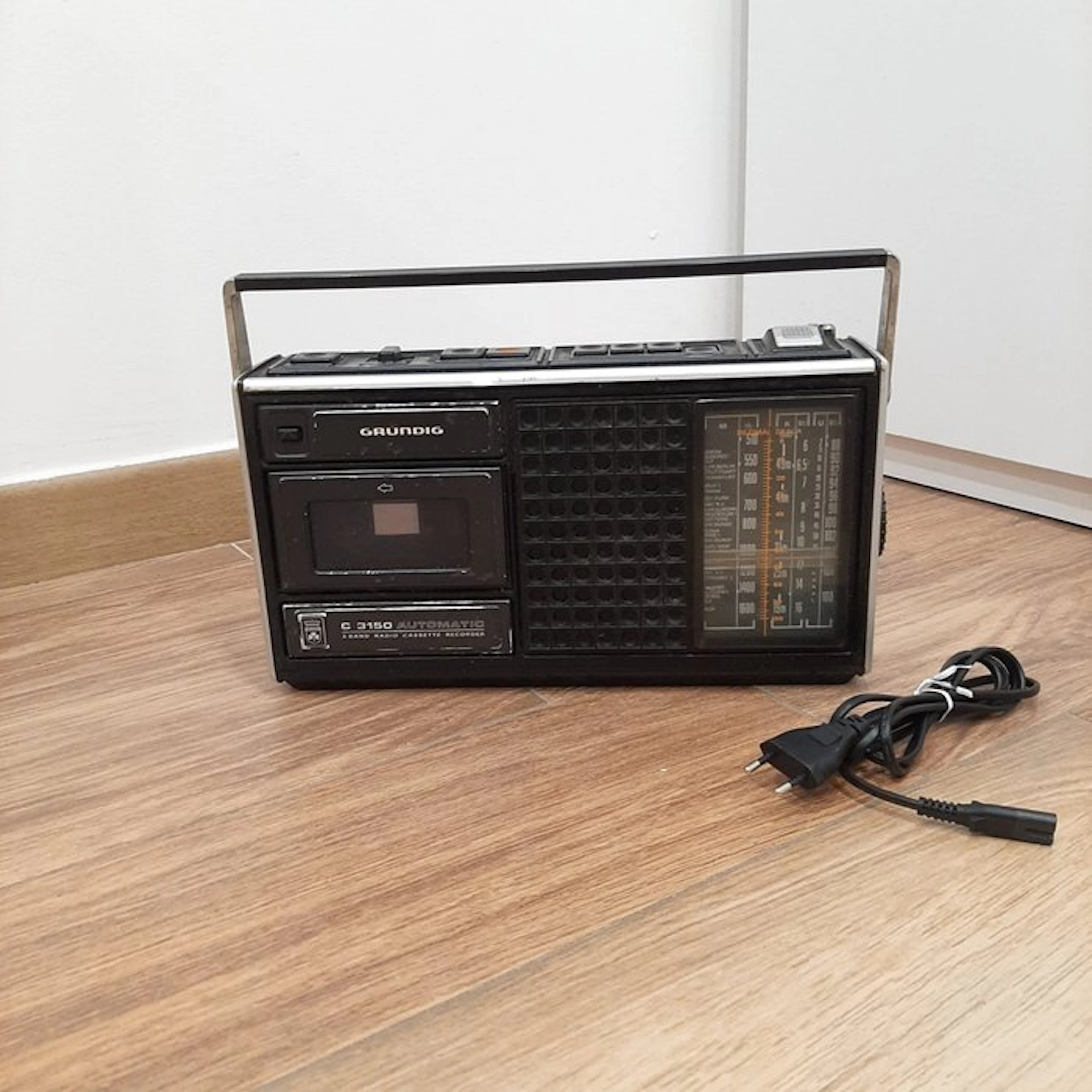 Grundig - C 3150 Automatic Portable radio