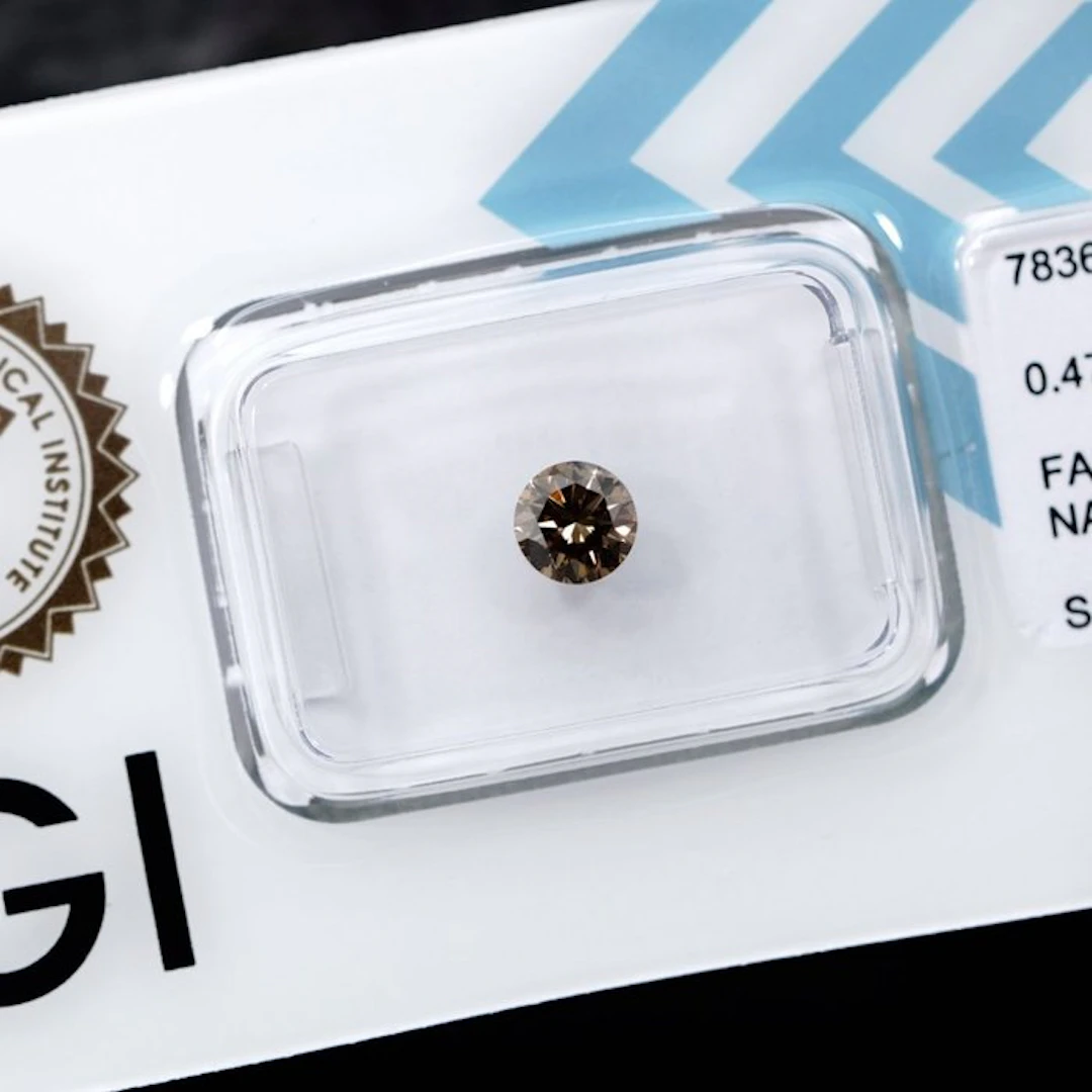 No reserve price - 1 pcs Diamond (Natural coloured)...