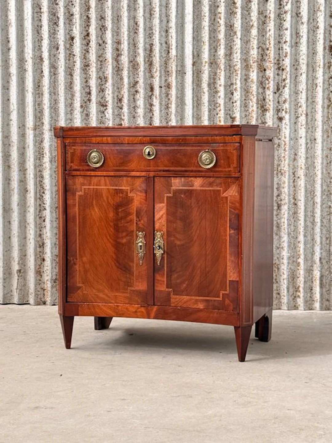 Sideboard - Sideboard