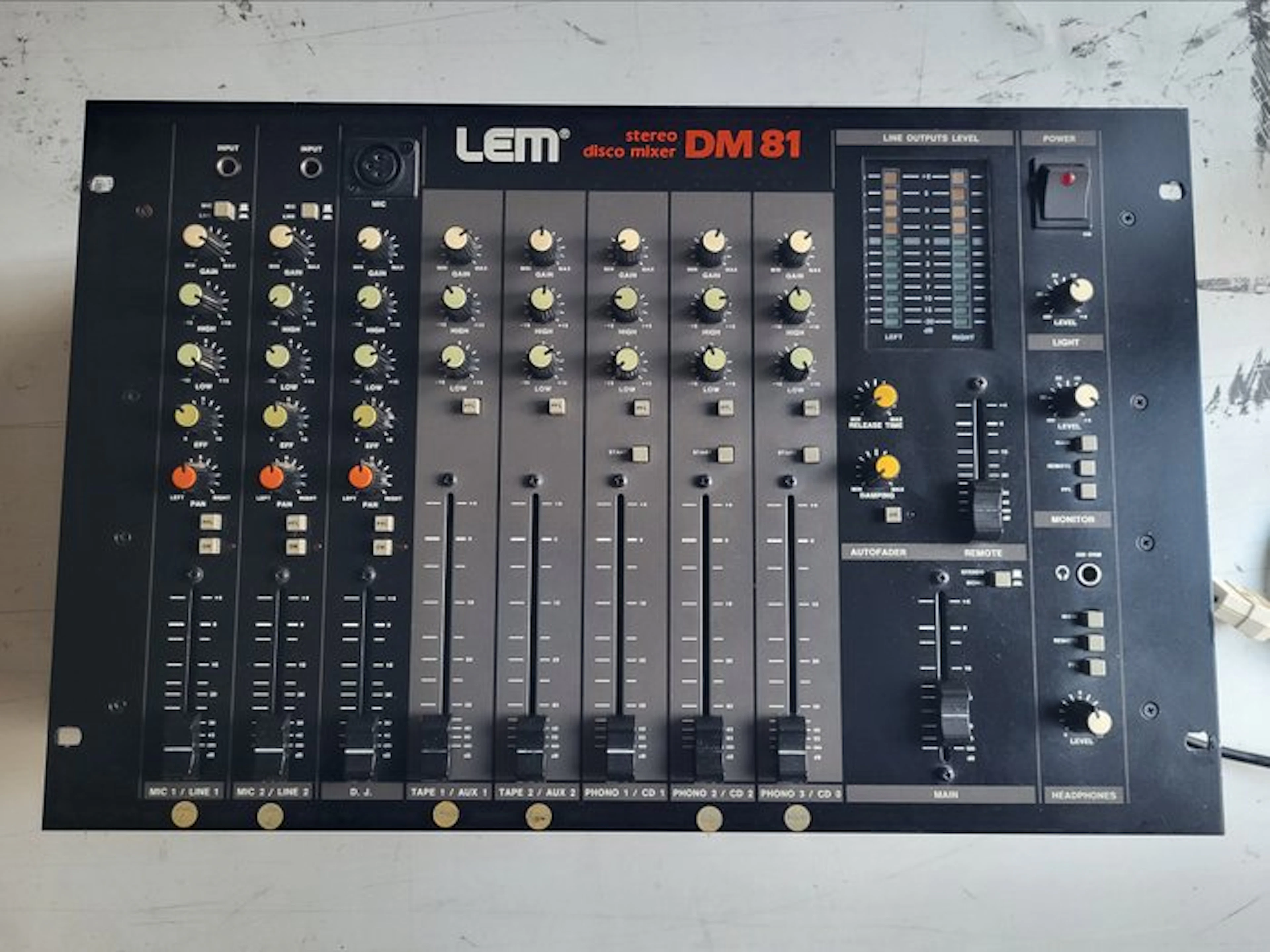 LEM - DM 81 Digital mixer