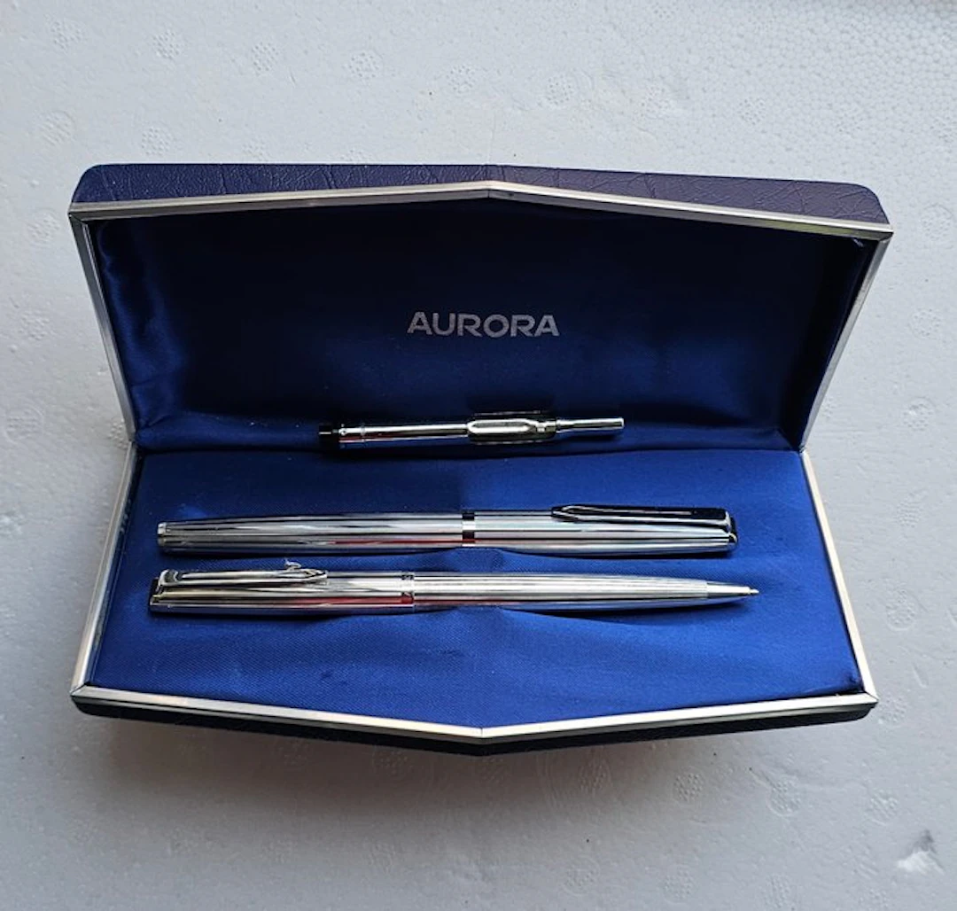 Aurora - International - plume or 14 carats 585 - No reserve price - Pen set