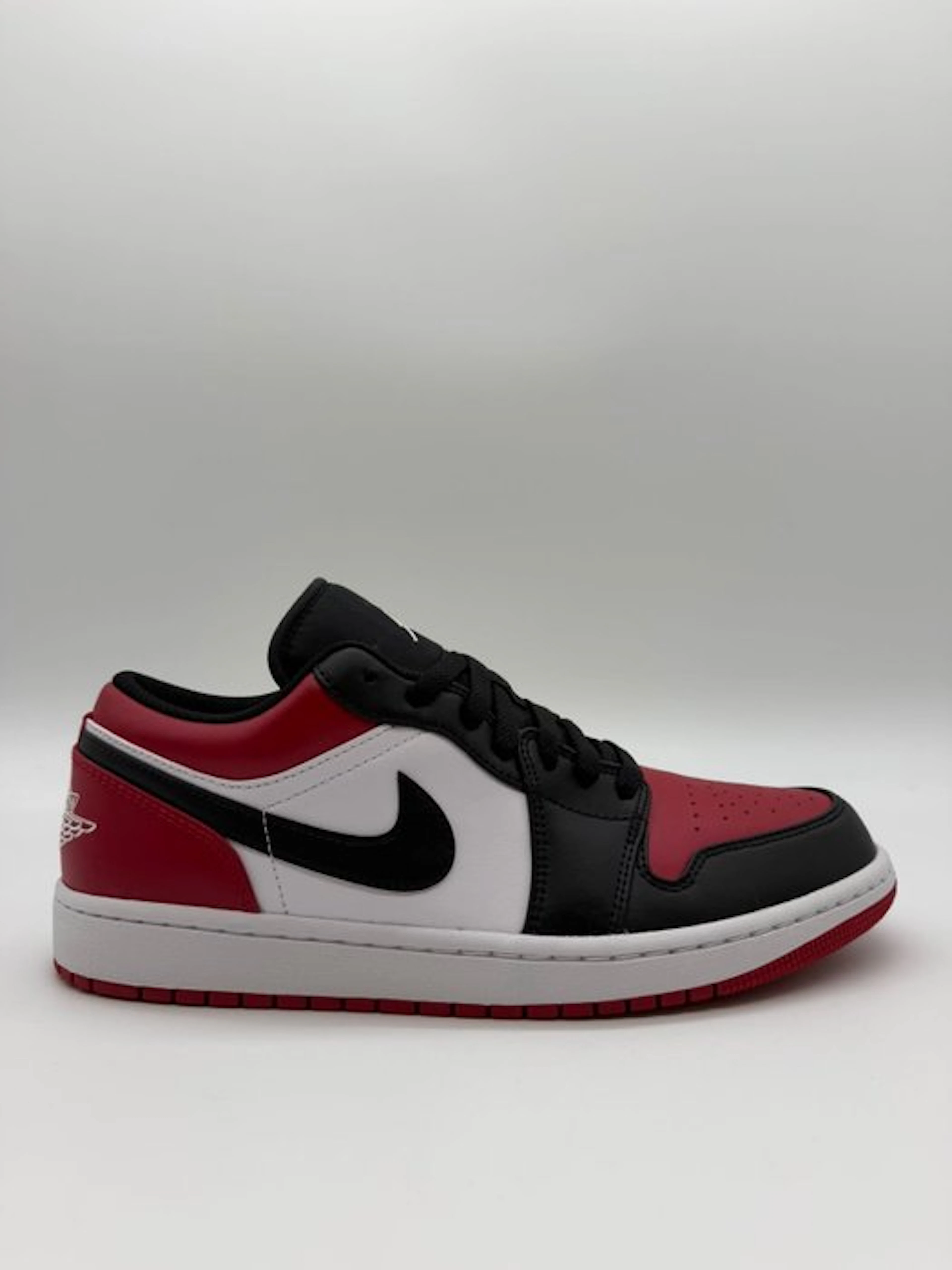 Air Jordan - Jordan 1 Low Bred Toe - Sneakers - Size: EU 43 - New with tags