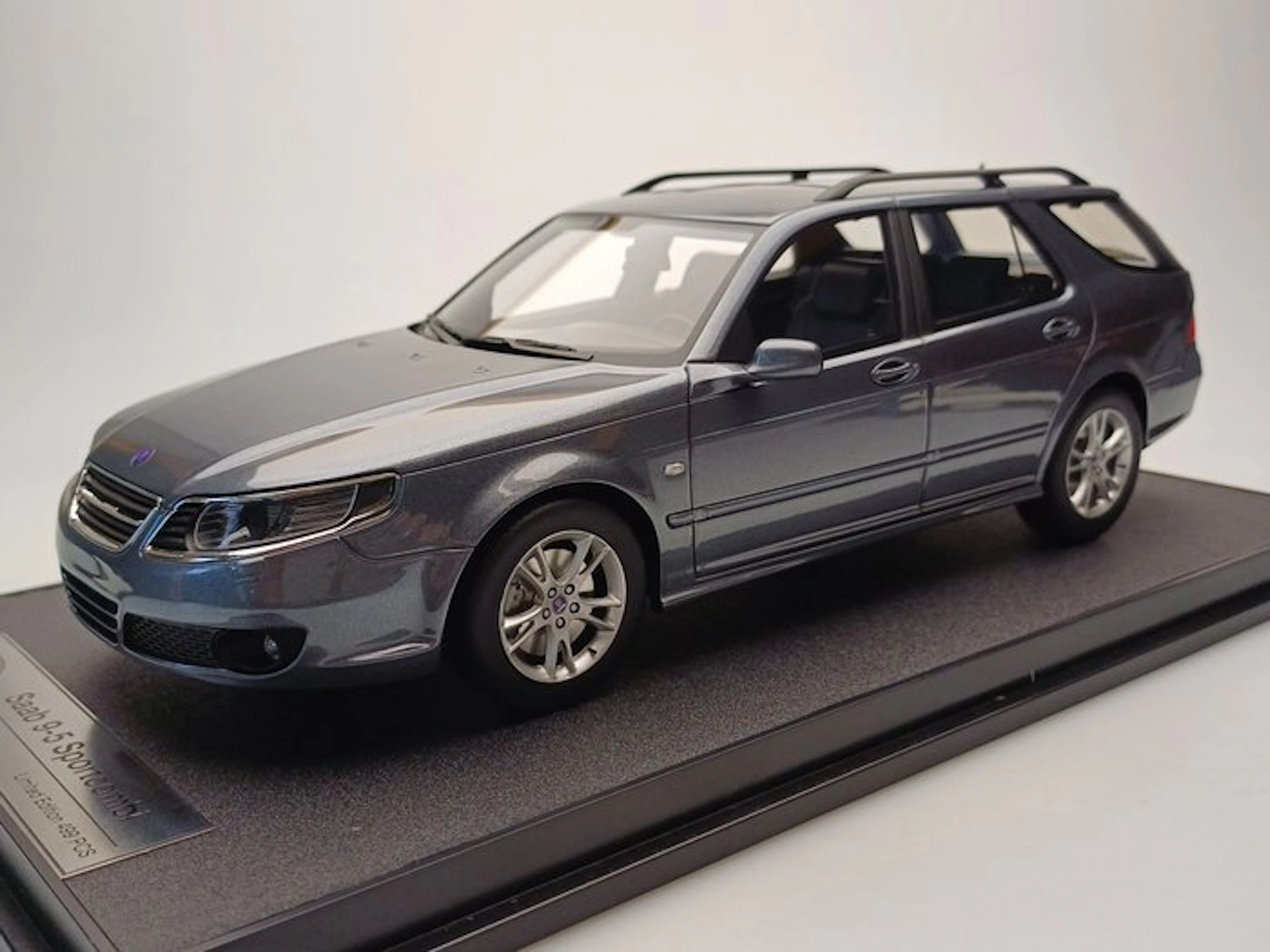 Radscale models 1:18 - Model car - Saab 9-5 Sportcombi...
