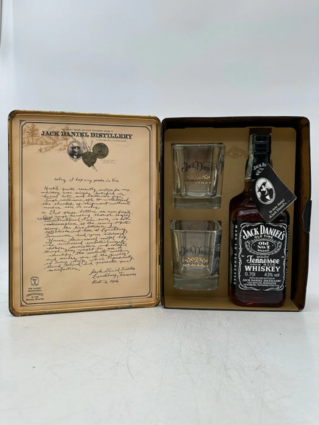Jack Daniel's Old No 7 - tin gift box with 2 branded glasses - b. 1990s - 70cl