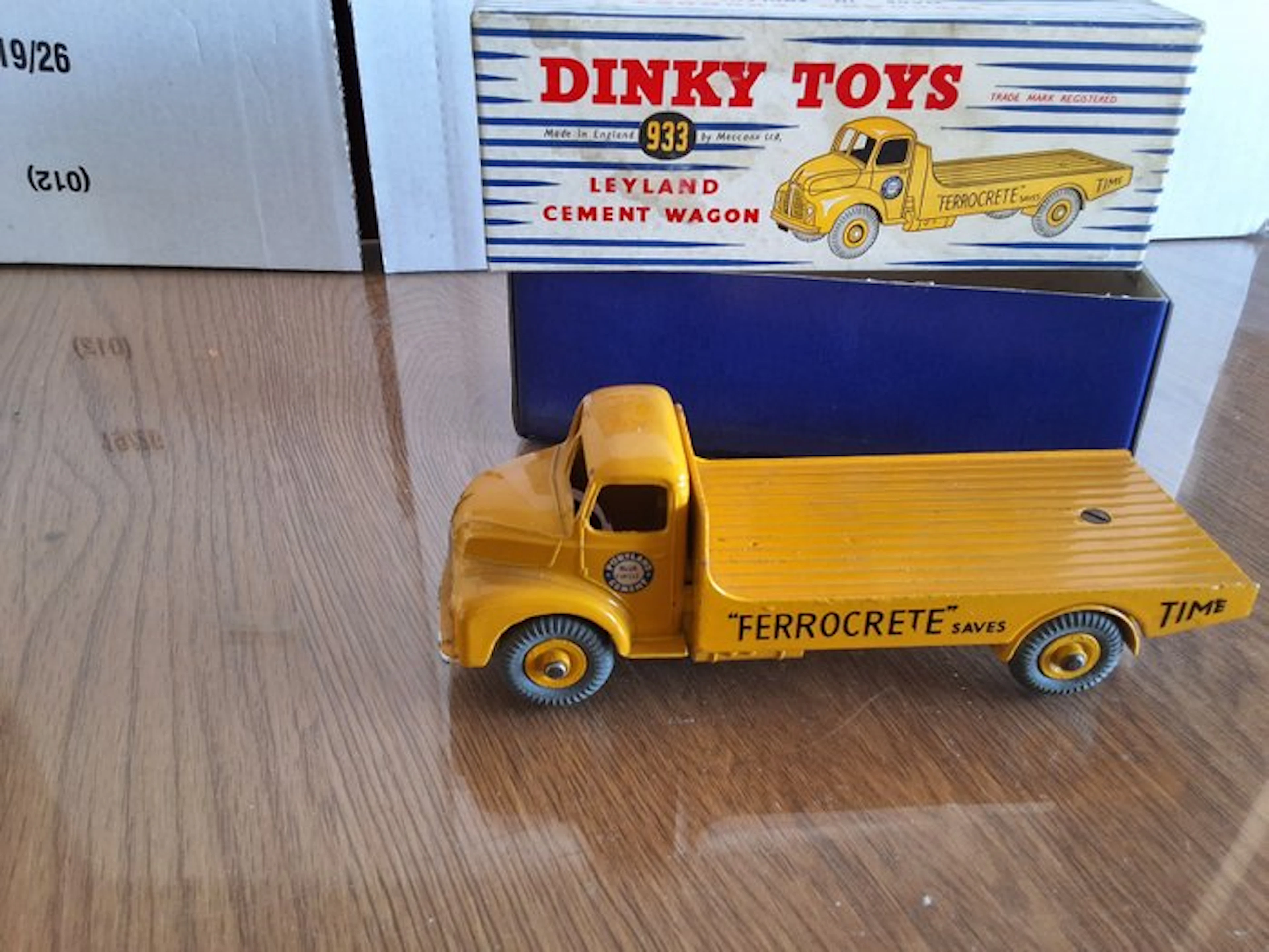 Dinky Toys - Model car - Leyland Cement Wagon 933 - in the original box