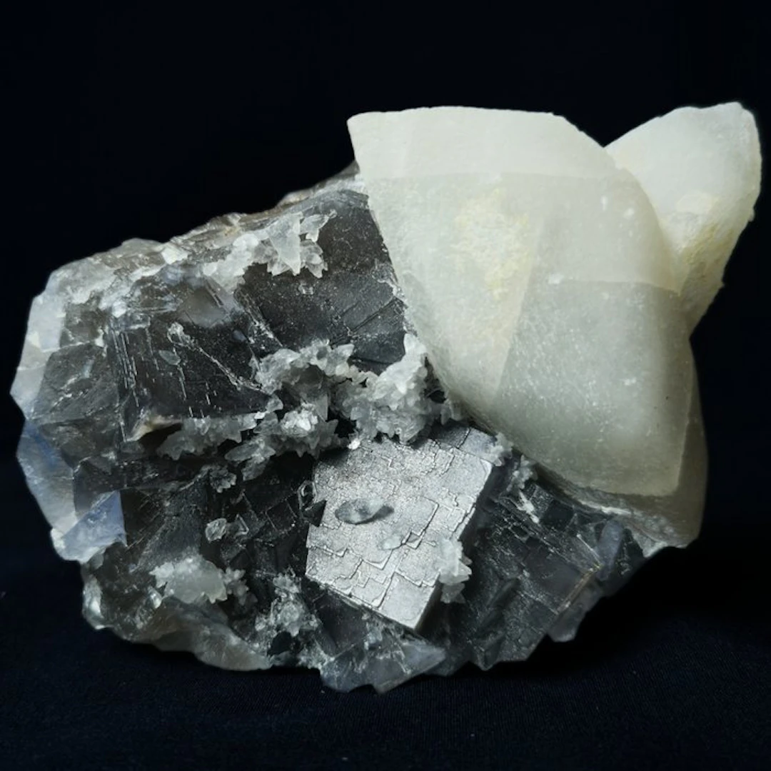 445g Fluorite & Calcite specimen – biting tips