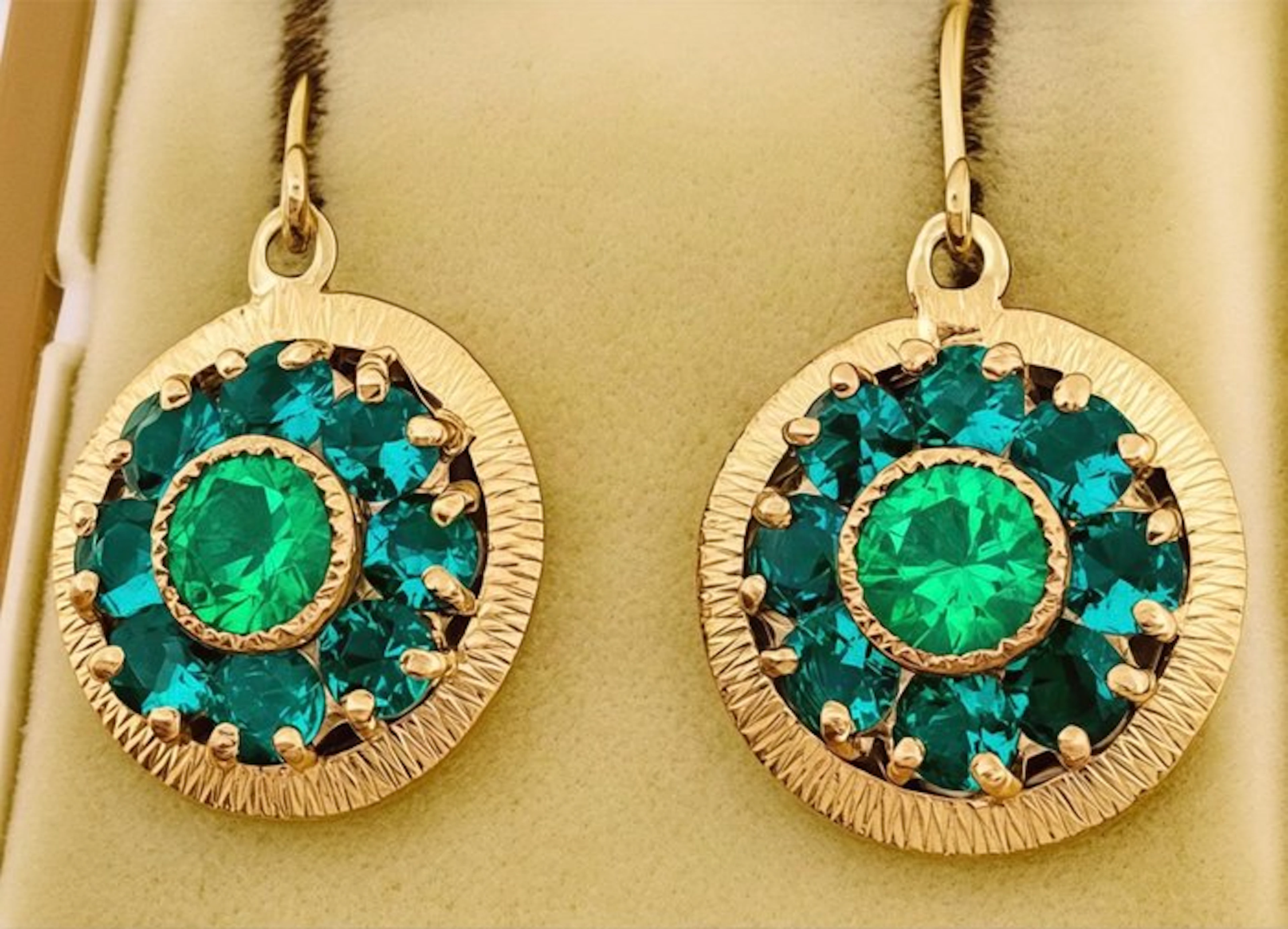 No reserve price - Earrings - 9 kt. Yellow gold, Silver Emerald - Emerald