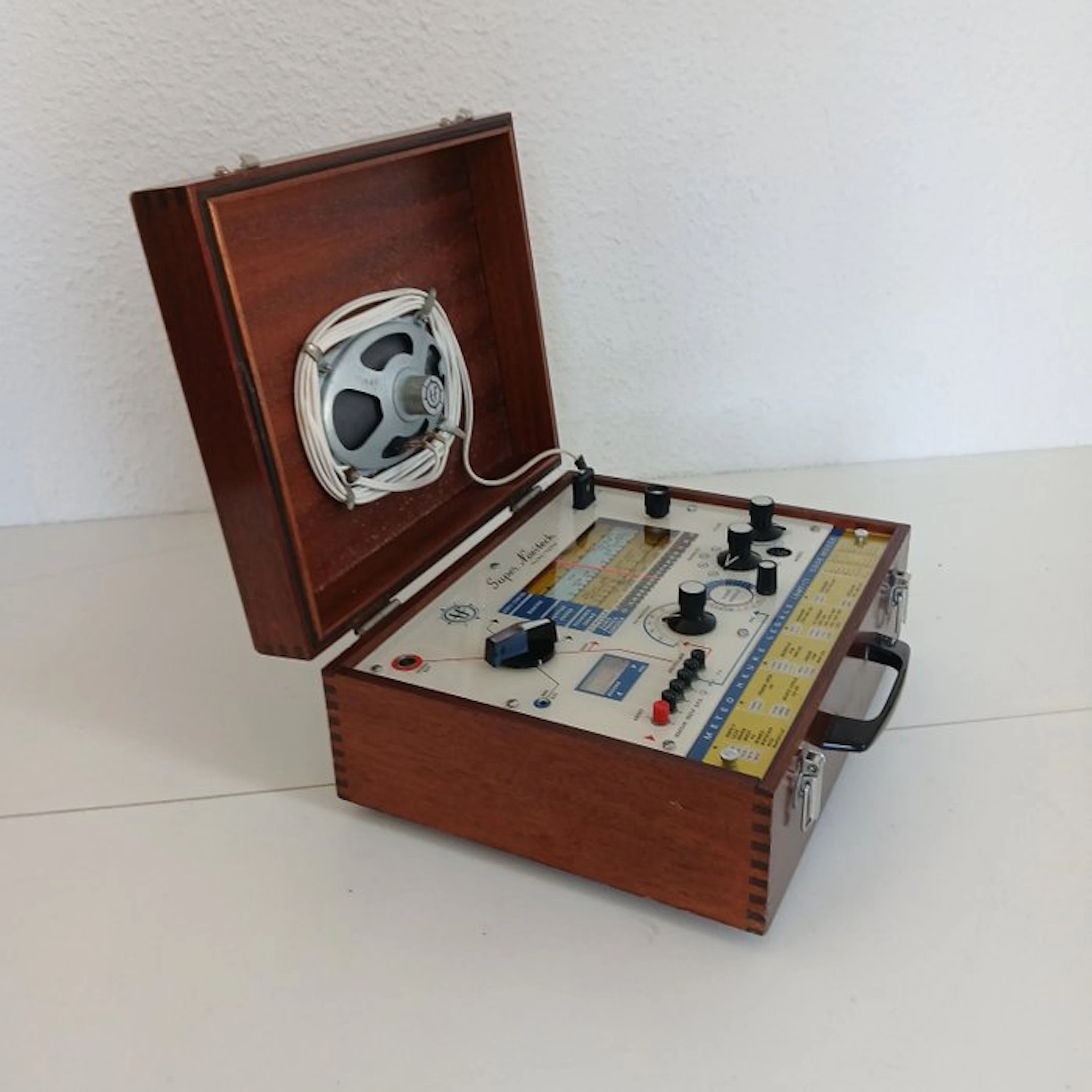 Technifrance - Super Navitech Portable 4-Band Marine World radio
