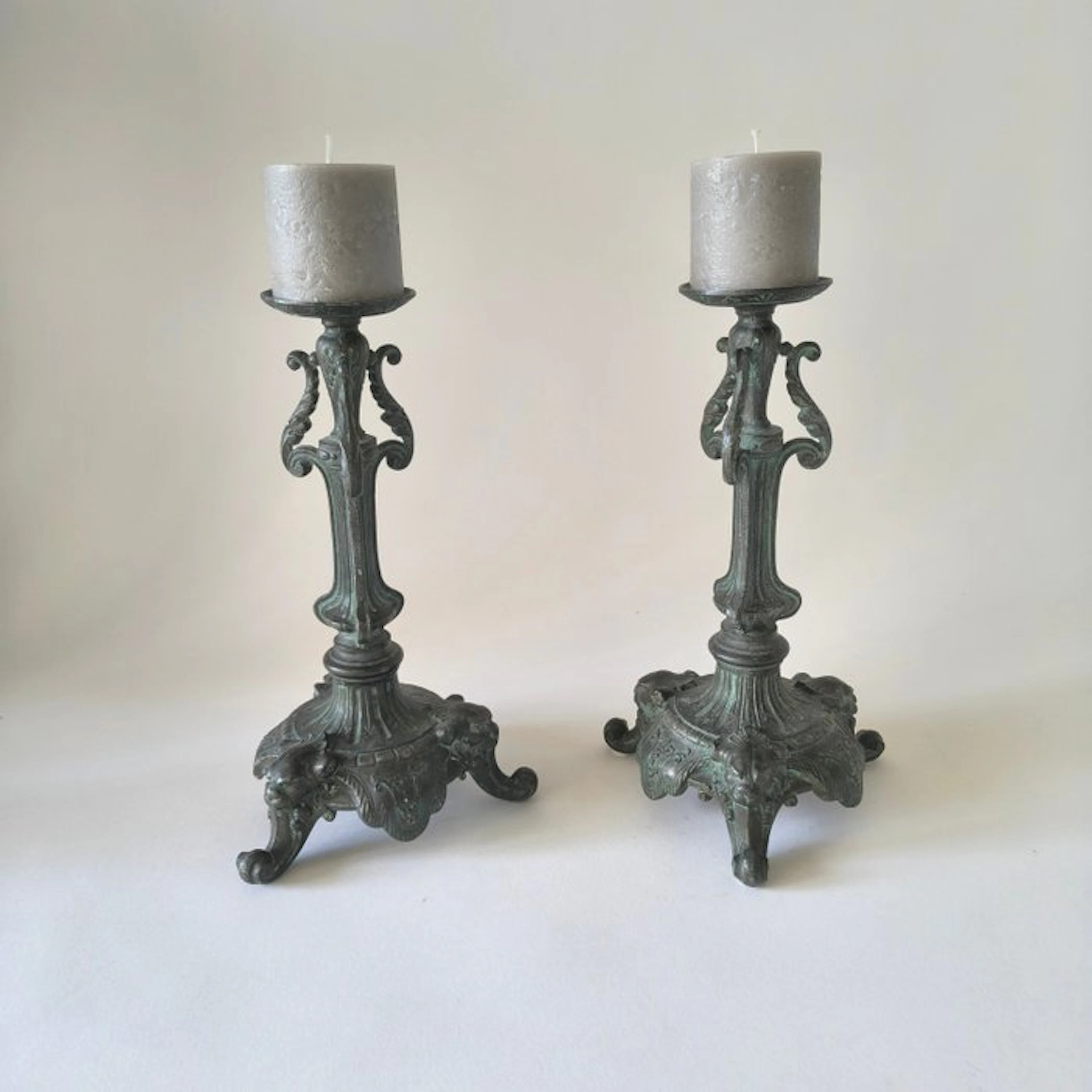 JL - Candleholder 1900-1910 (2) - Patinated bronze, Régule - Art Nouveau
