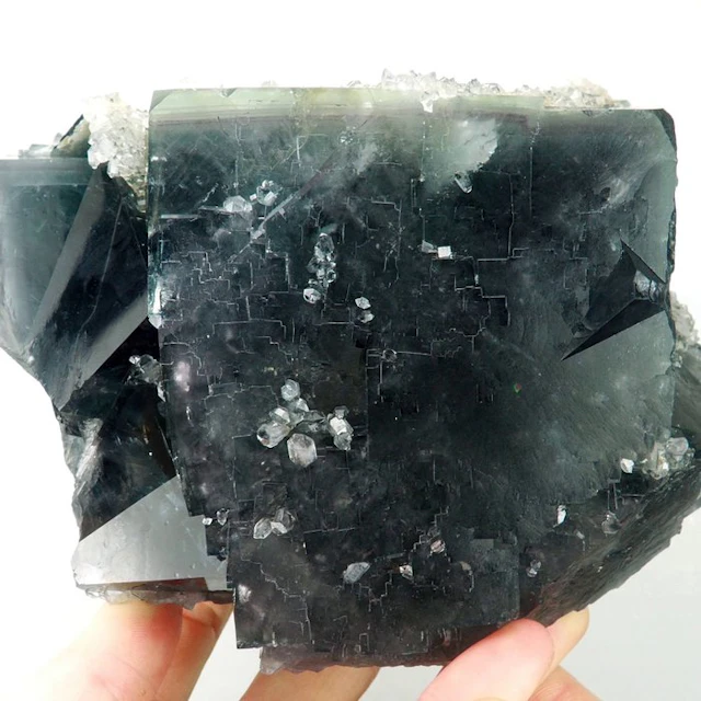 Fluorite, Quartz - Akwana, Benue, Nigeria - Height: 14 cm - Width: